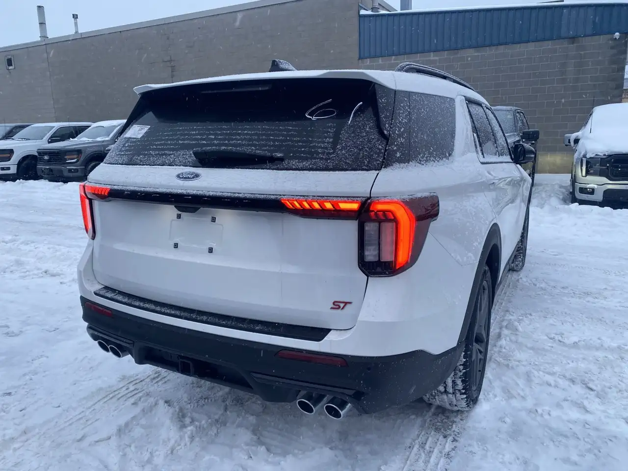 Ford Explorer снимка Ford Explorer