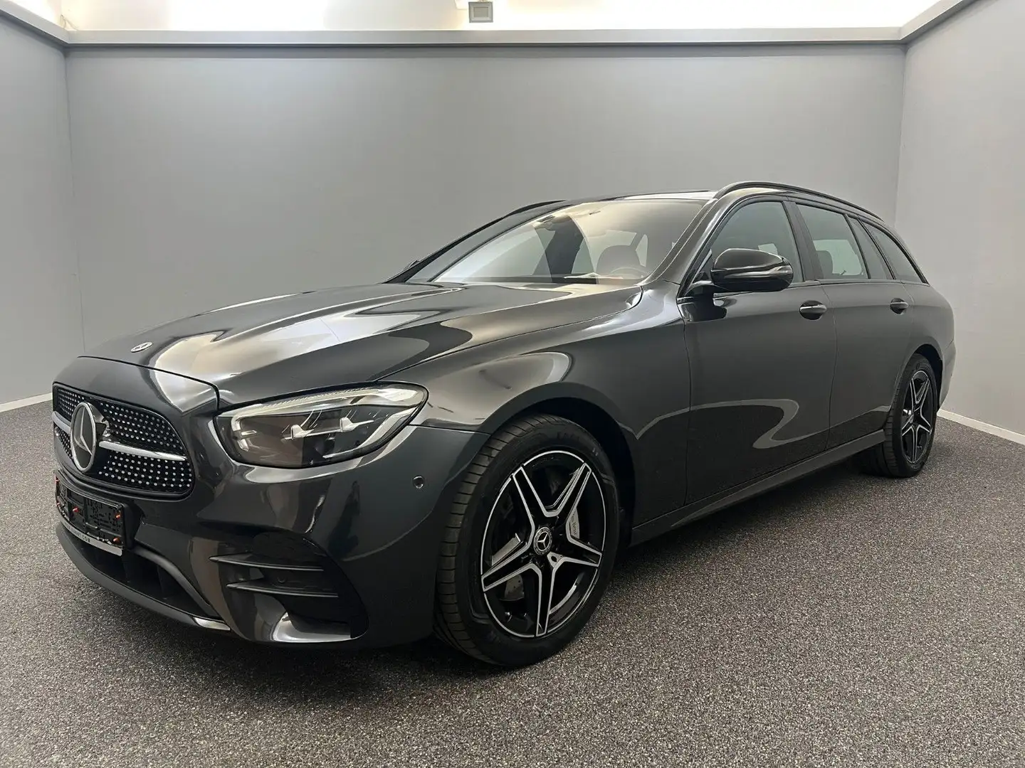 Mercedes-Benz E 300 e T AMg LINE*PANO*ACC*BURM*NIGHT*2022 Gris - 1