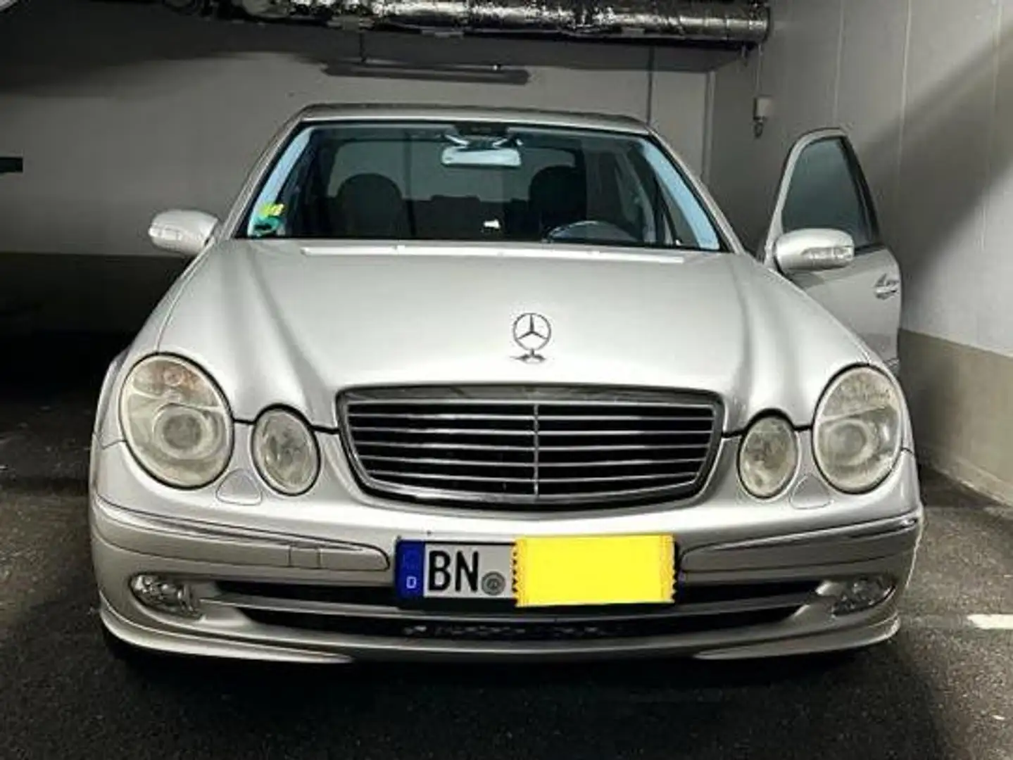 Mercedes-Benz 260 E.Klasse, W211 srebrna - 1