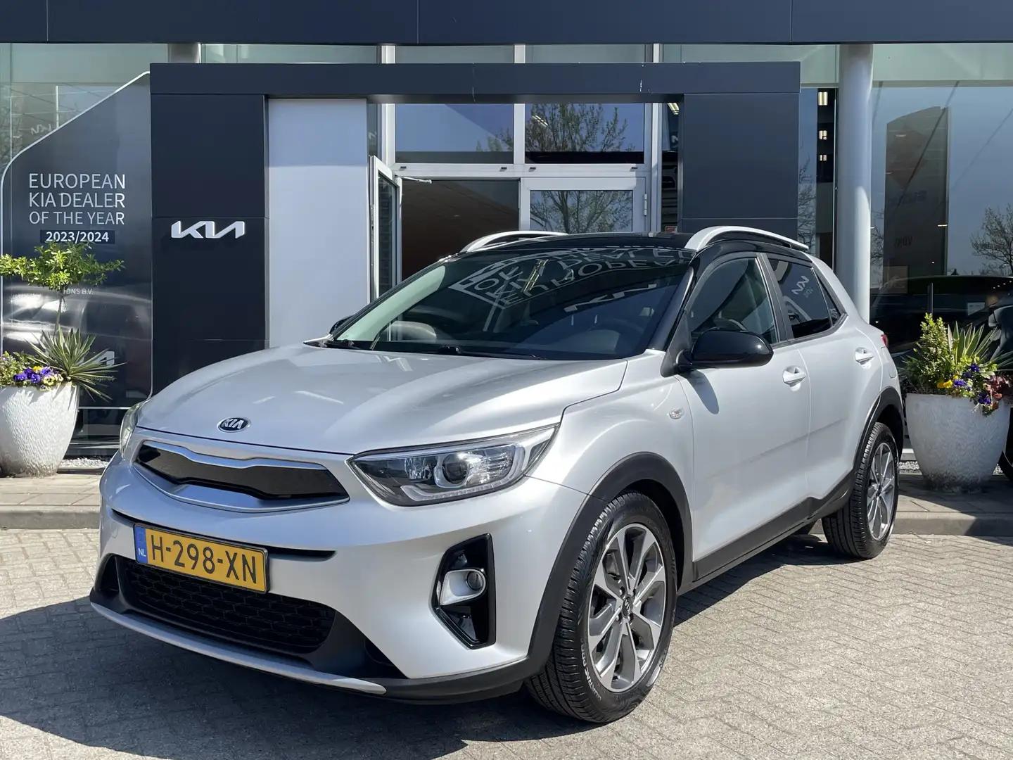 Kia Stonic 1.0 T-GDi Sports Edition | Cruise | Navi | Trekhaa Grijs - 1