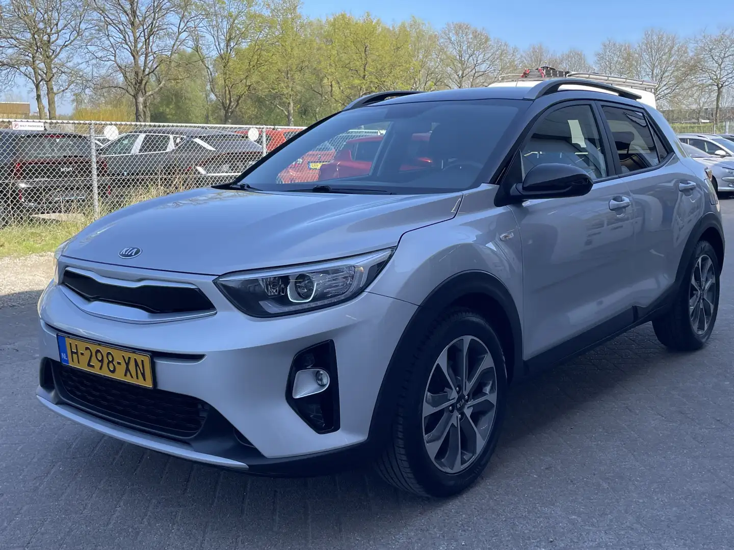 Kia Stonic 1.0 T-GDi Sports Edition | Cruise | Navi | Trekhaa Grijs - 2