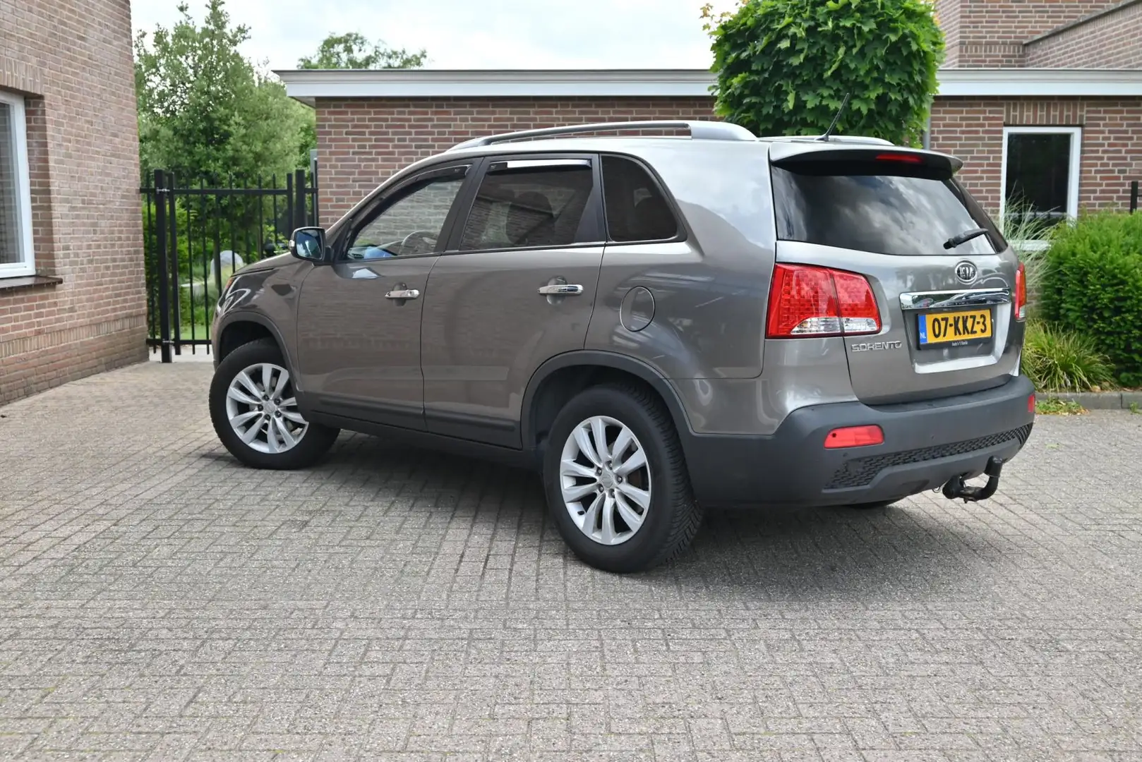 Kia Sorento 2.4 X-ecutive 2000 KG Trekgw.174 PK Trekhaak Clima Grijs - 2