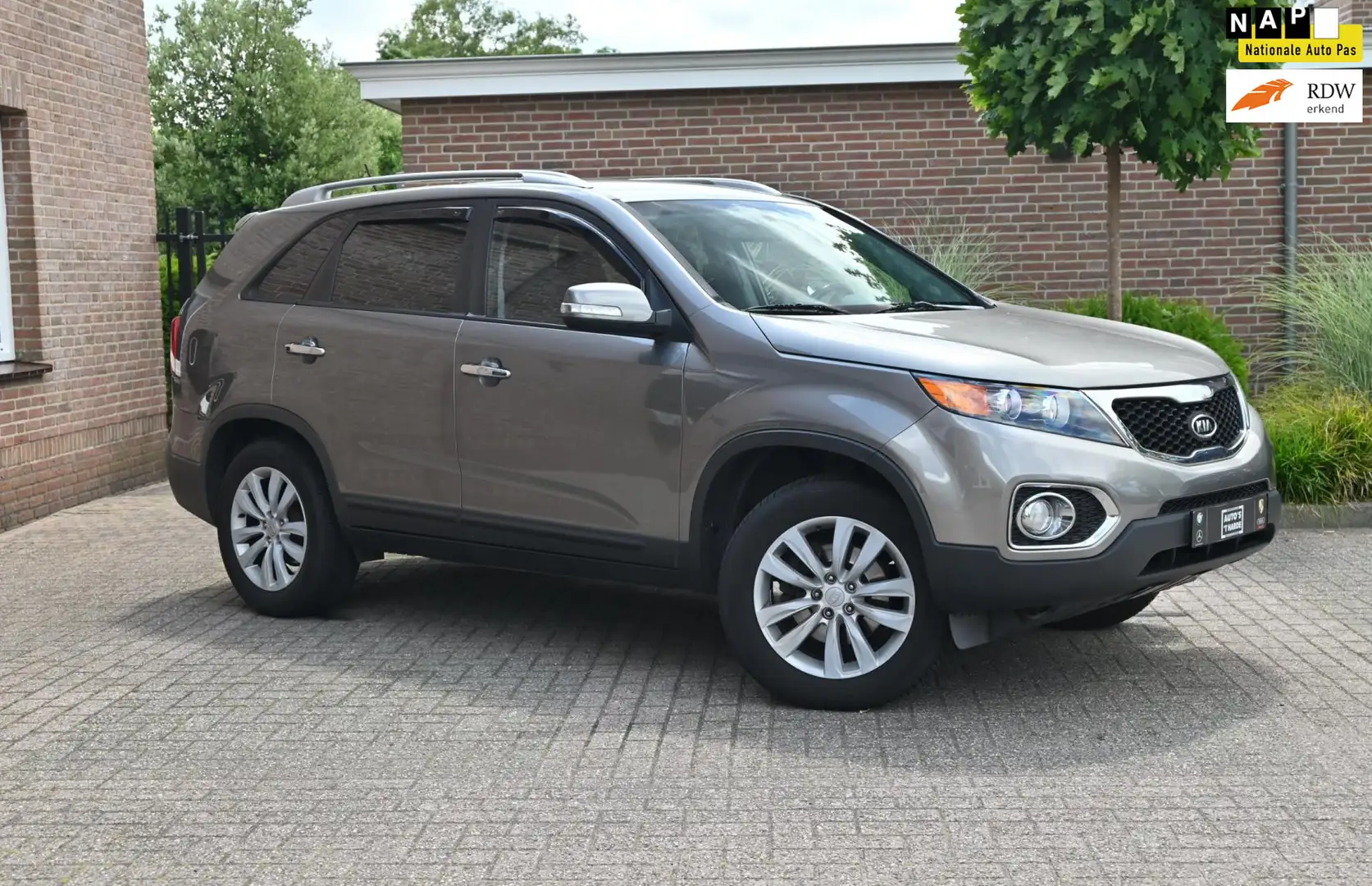 Kia Sorento 2.4 X-ecutive 2000 KG Trekgw.174 PK Trekhaak Clima Grijs - 1