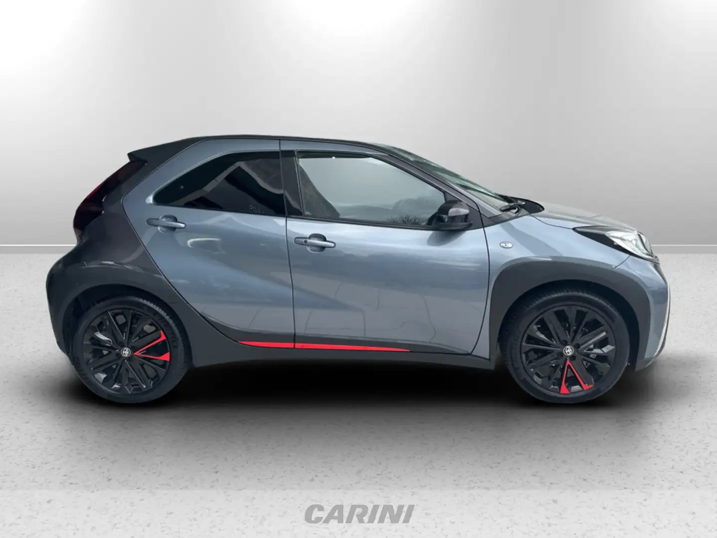 Toyota Aygo X x 1.0 undercover 72cv Grigio - 2
