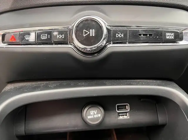 Volvo XC40 view 12