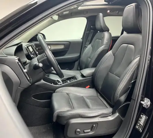 Volvo XC40 view 8