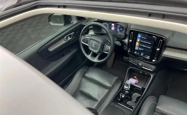 Volvo XC40 view 7