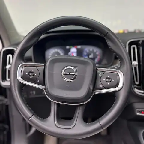 Volvo XC40 view 10