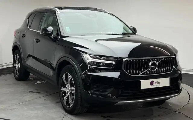 Volvo XC40 view 2