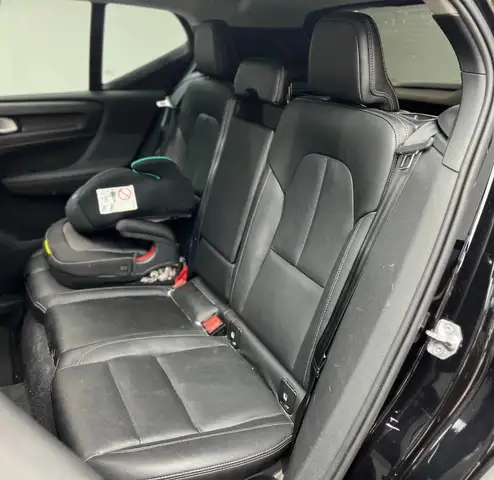 Volvo XC40 view 9