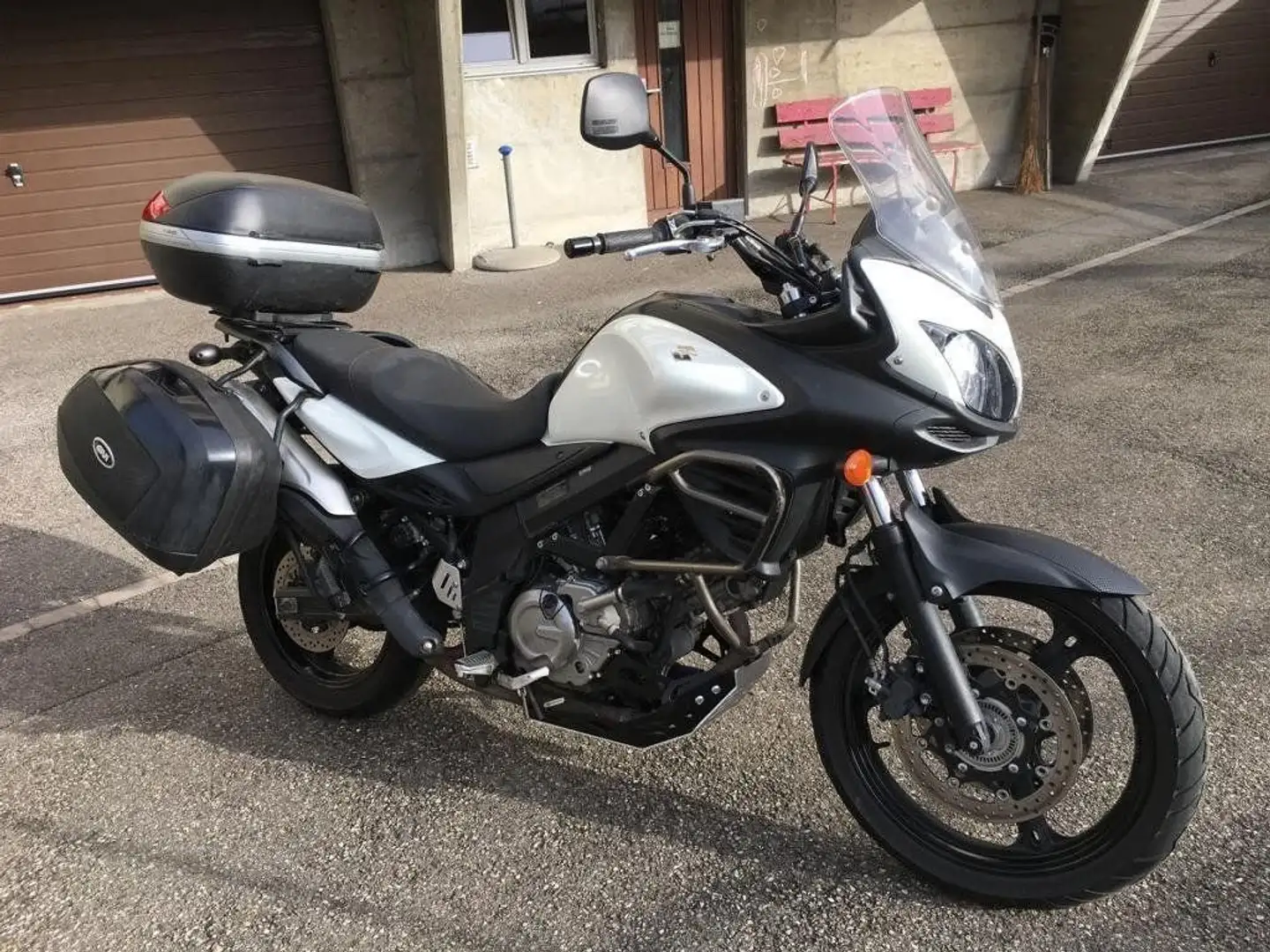 Suzuki V-Strom 650 Bílá - 2
