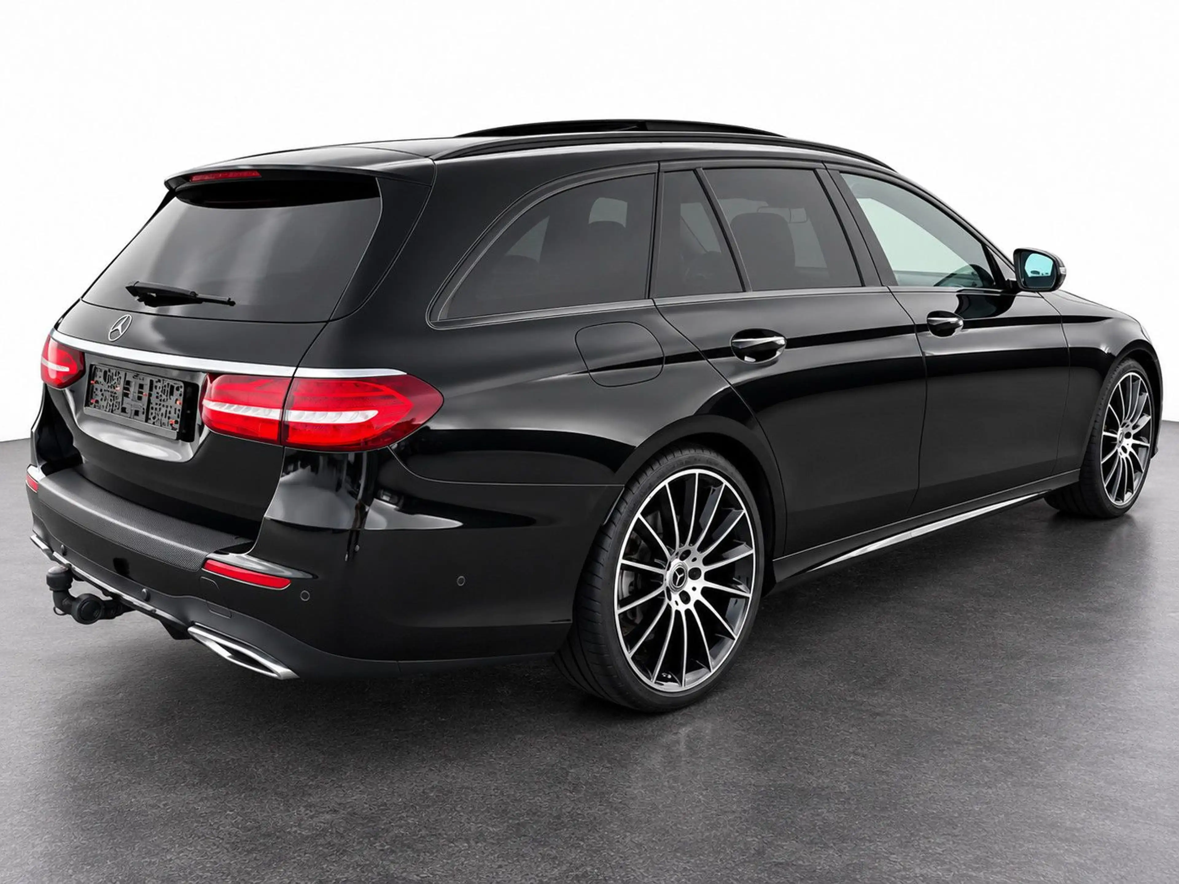 Mercedes-Benz E 220 d 4MATIC T AMG NIGHT PANO AHK BURMEST LUFT — photo 6