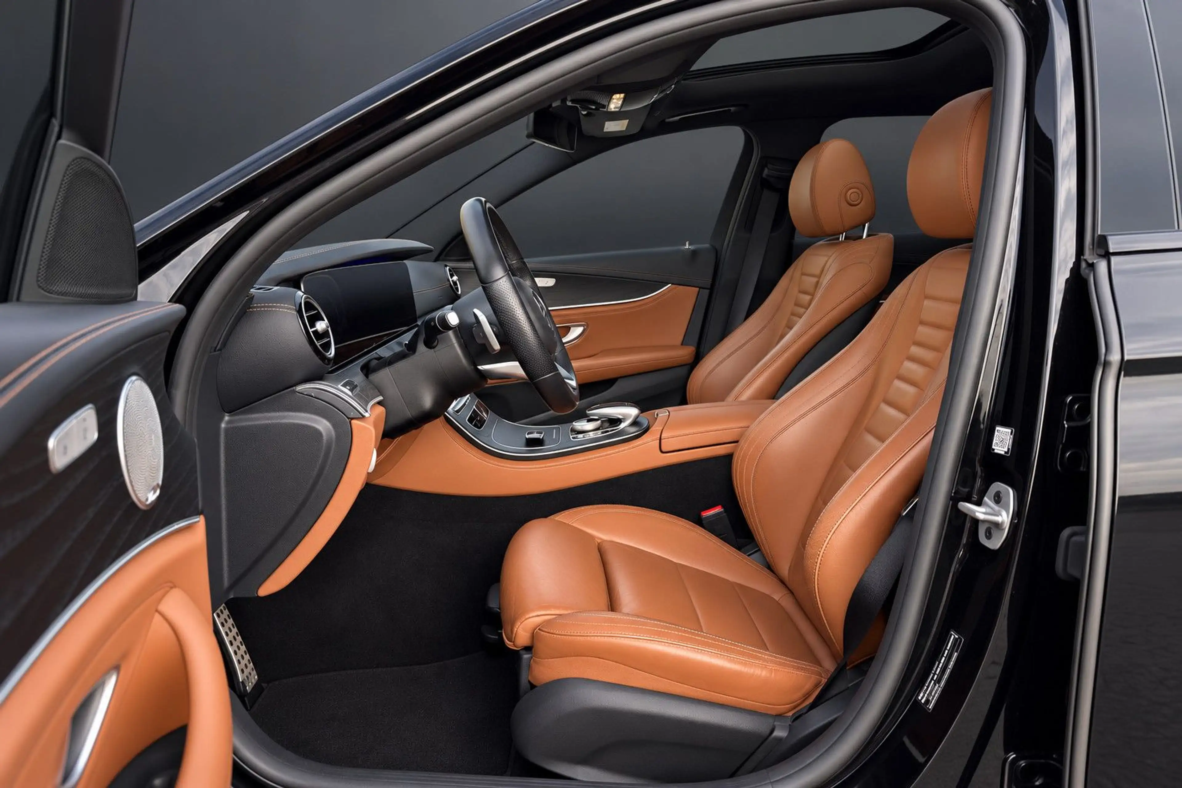Mercedes-Benz E 220 d 4MATIC T AMG NIGHT PANO AHK BURMEST LUFT — photo 3
