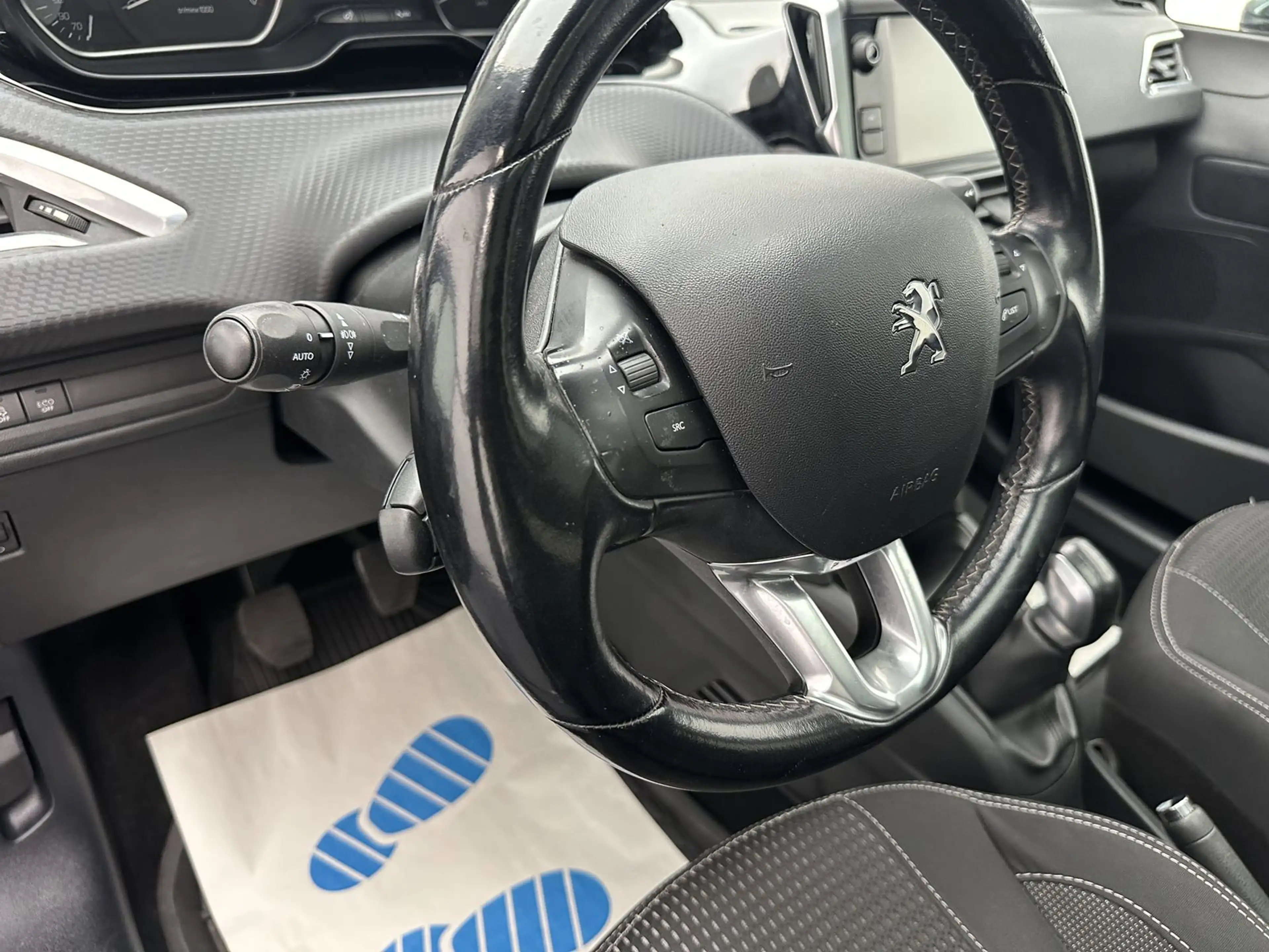 Peugeot 208 Allure "PANO-CAM-MULTI-PDC-ALU" — photo 14