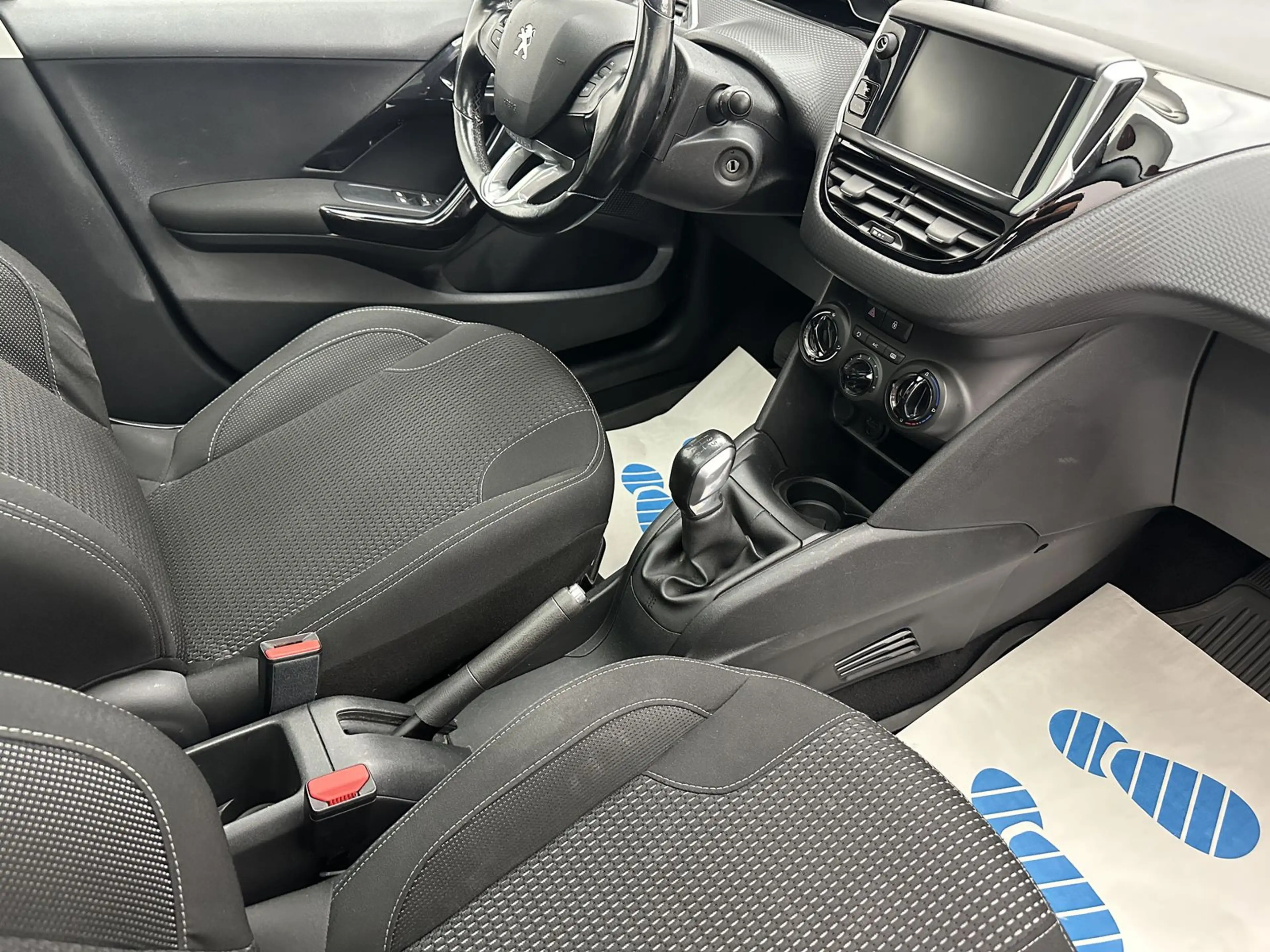 Peugeot 208 Allure "PANO-CAM-MULTI-PDC-ALU" — photo 12