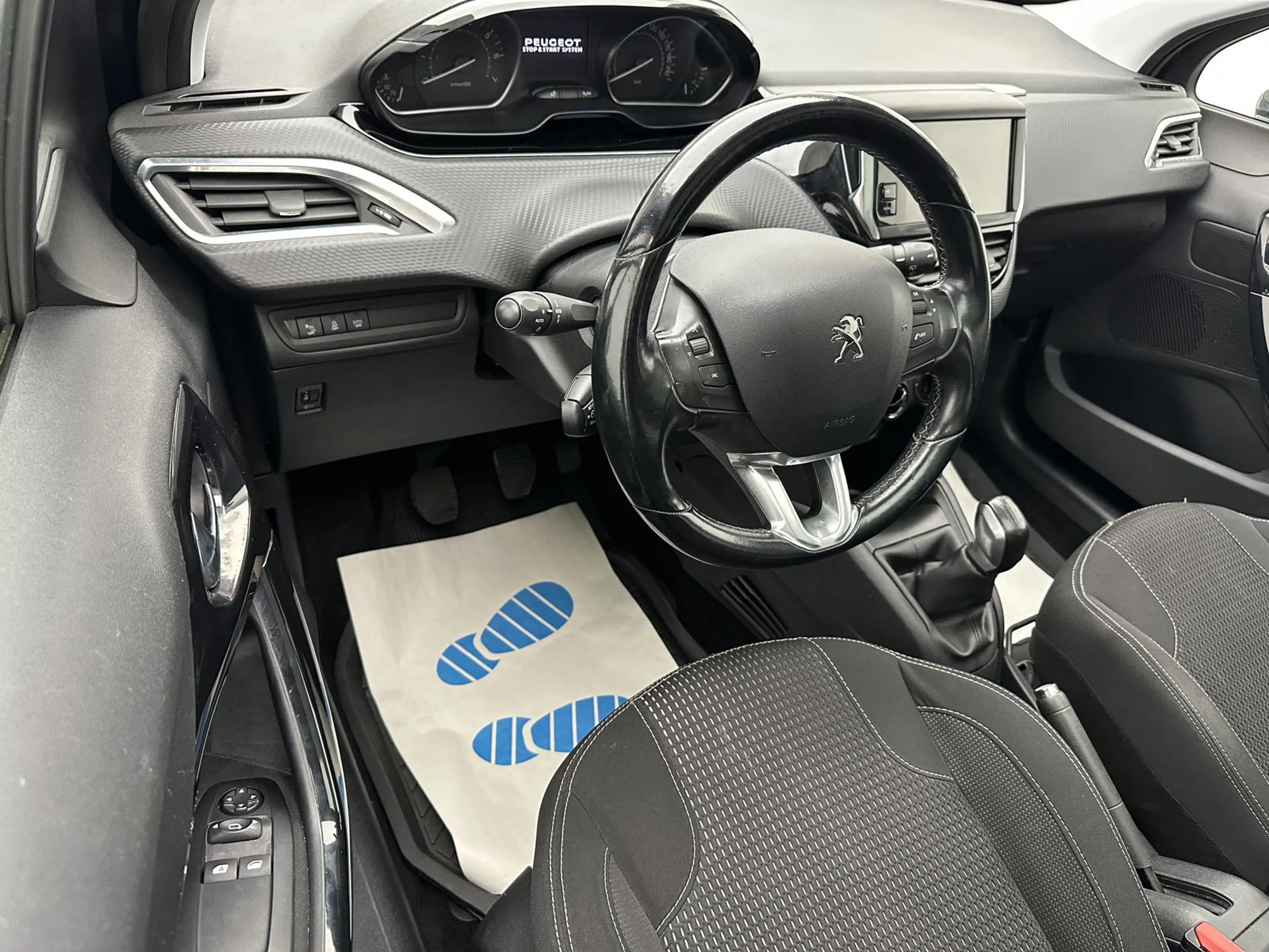 Peugeot 208 Allure "PANO-CAM-MULTI-PDC-ALU" — photo 15