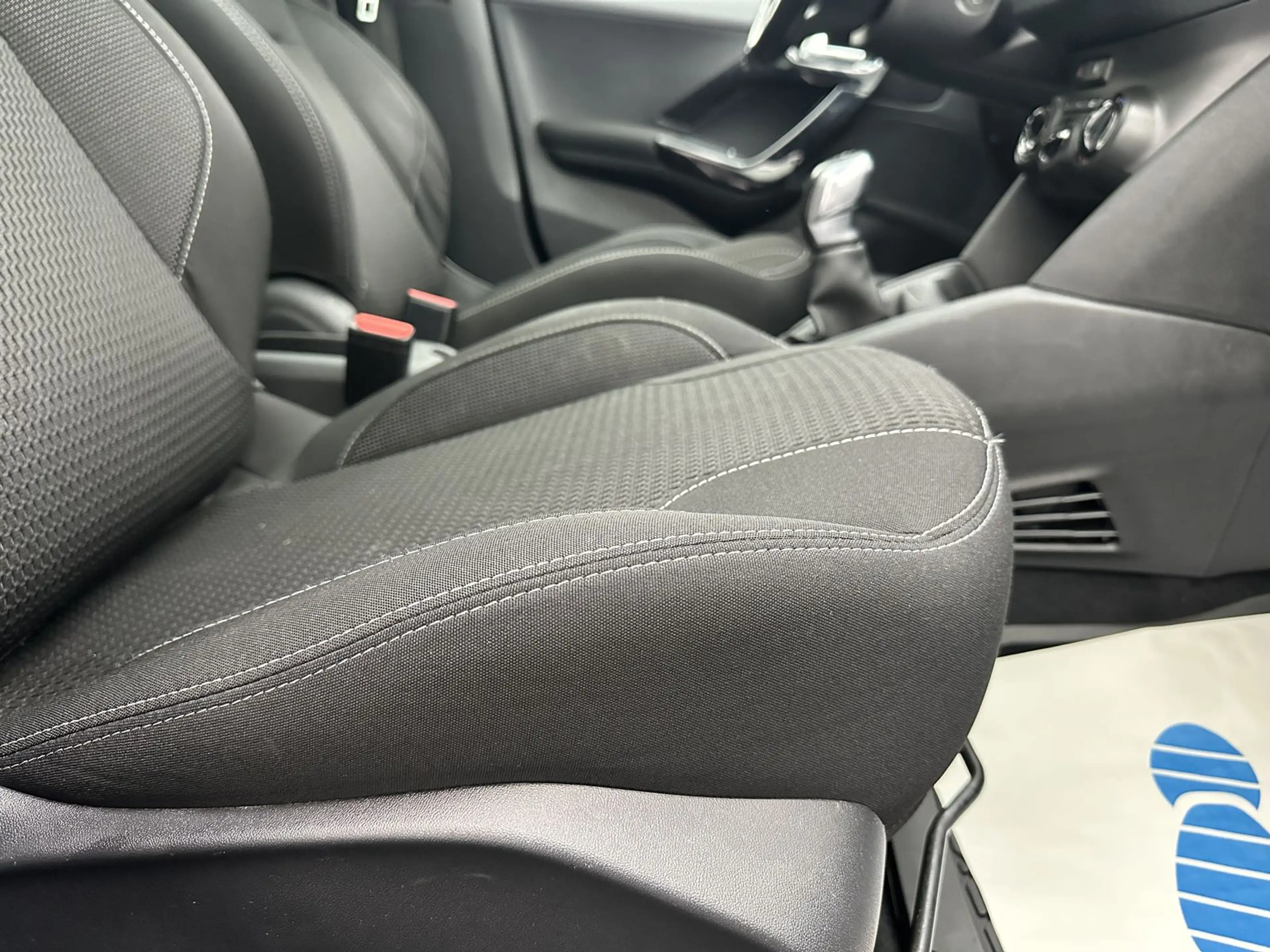 Peugeot 208 Allure "PANO-CAM-MULTI-PDC-ALU" — photo 10