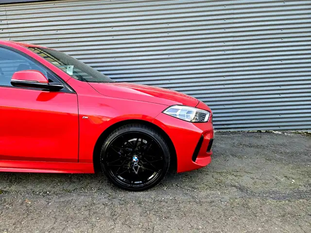BMW 1 Series view 9