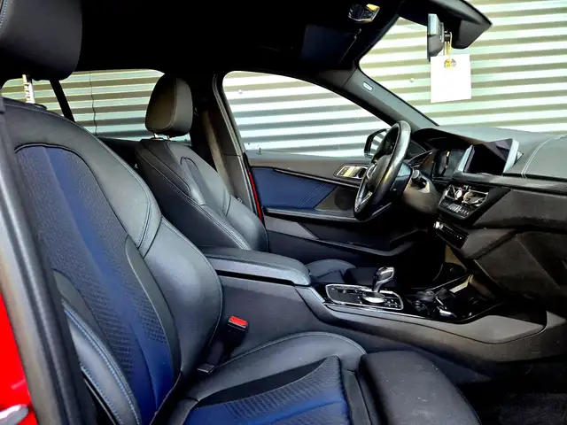 BMW 1 Series view 15