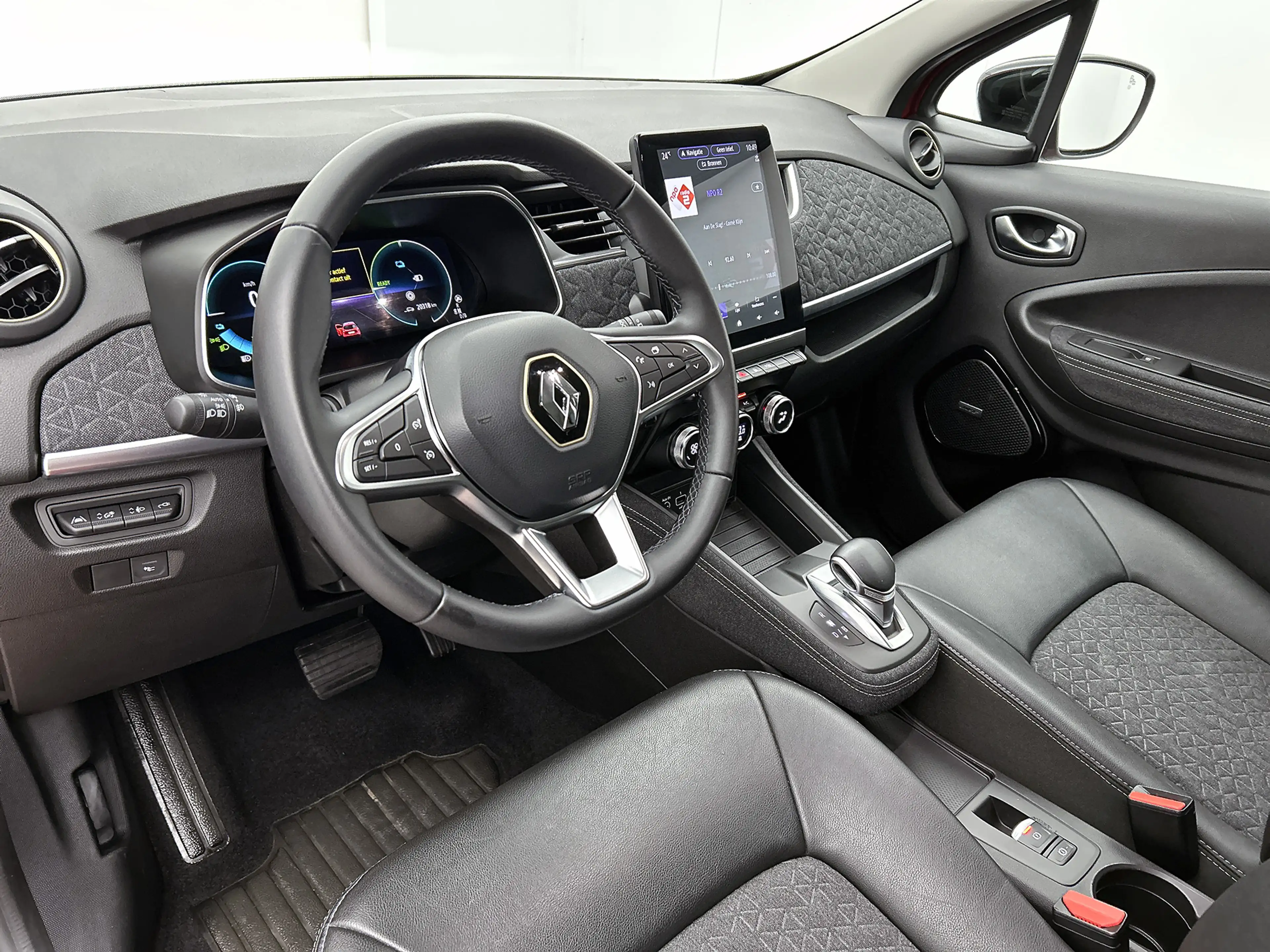Renault ZOE R135 Iconic 52 kWh Camera, CarPlay, Bose — photo 2