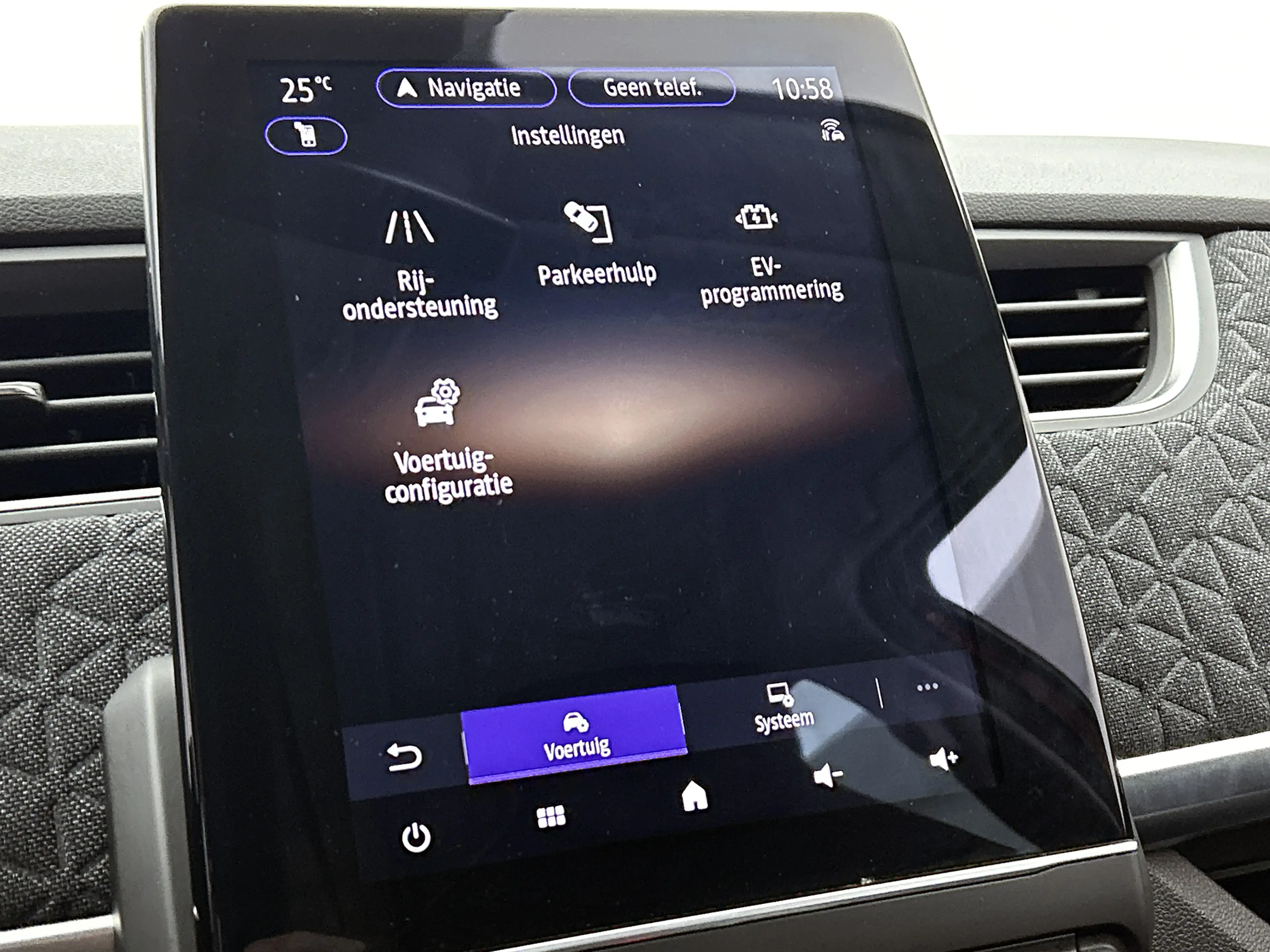 Renault ZOE R135 Iconic 52 kWh Camera, CarPlay, Bose — photo 15