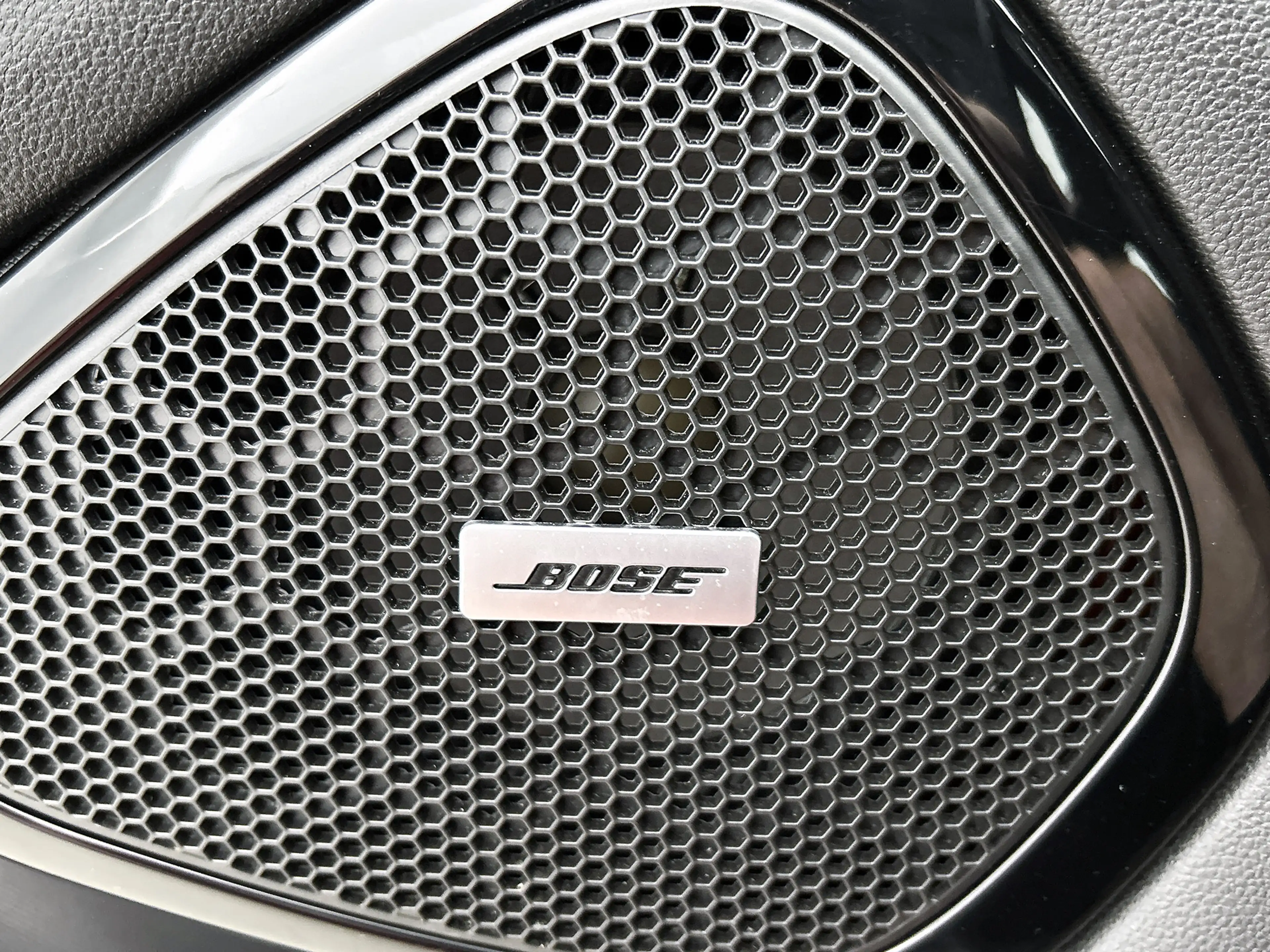 Renault ZOE R135 Iconic 52 kWh Camera, CarPlay, Bose — photo 23