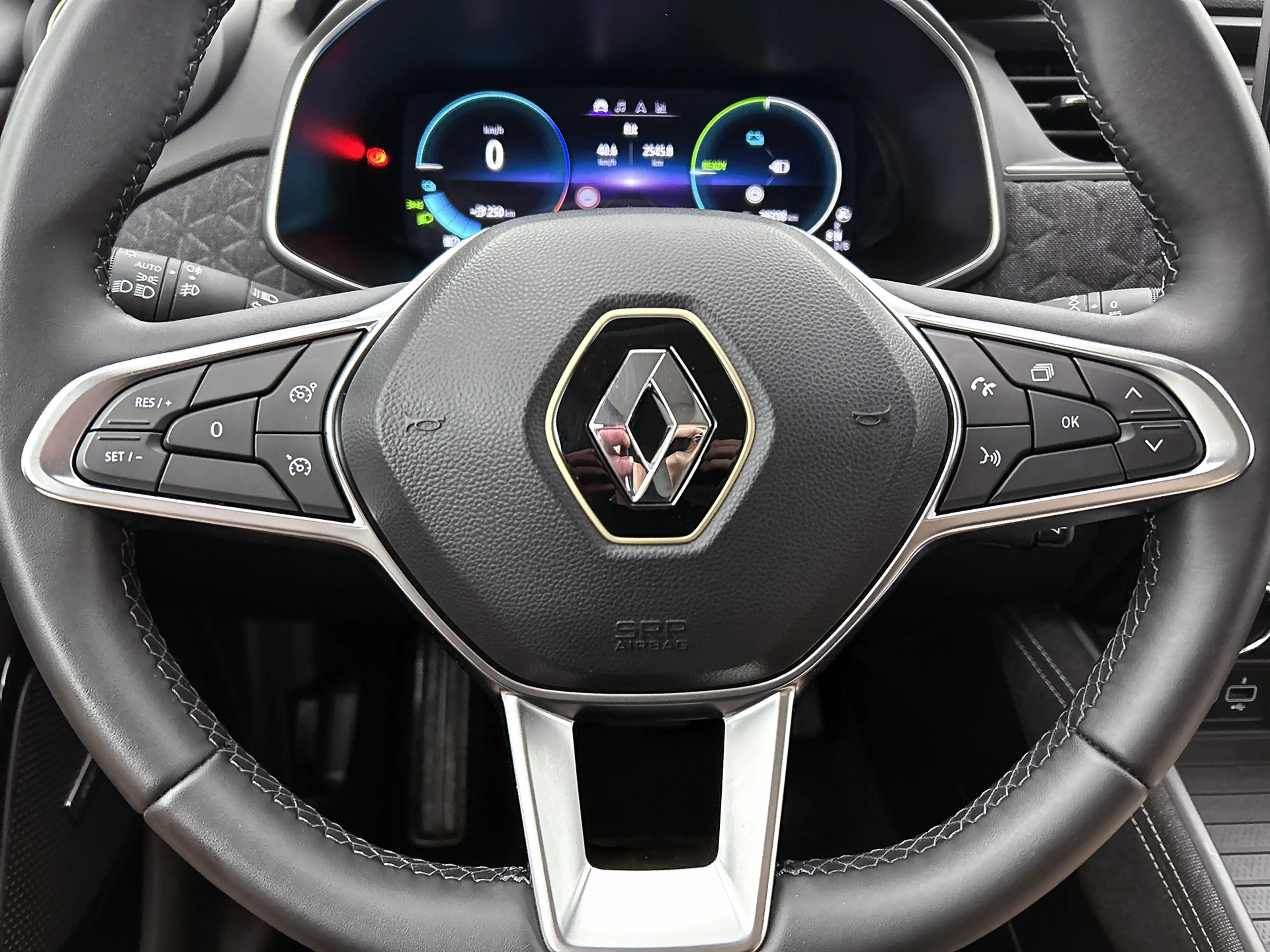 Renault ZOE R135 Iconic 52 kWh Camera, CarPlay, Bose — photo 40