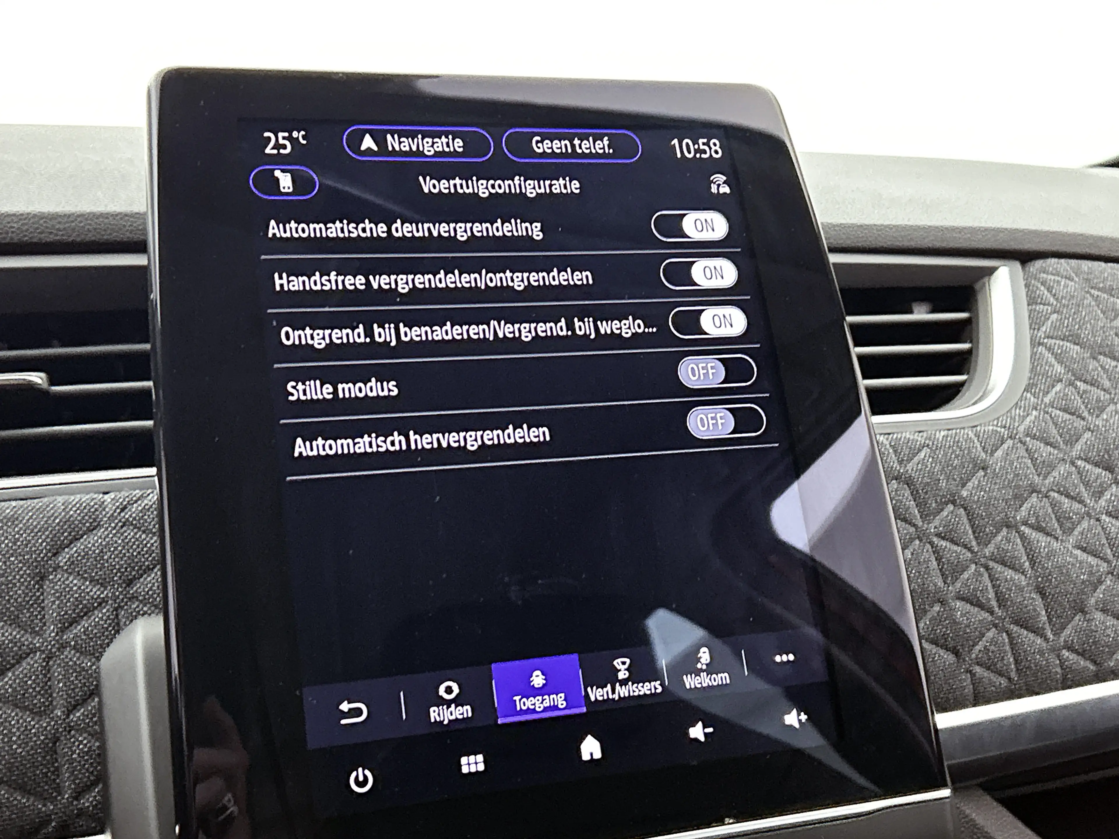 Renault ZOE R135 Iconic 52 kWh Camera, CarPlay, Bose — photo 19