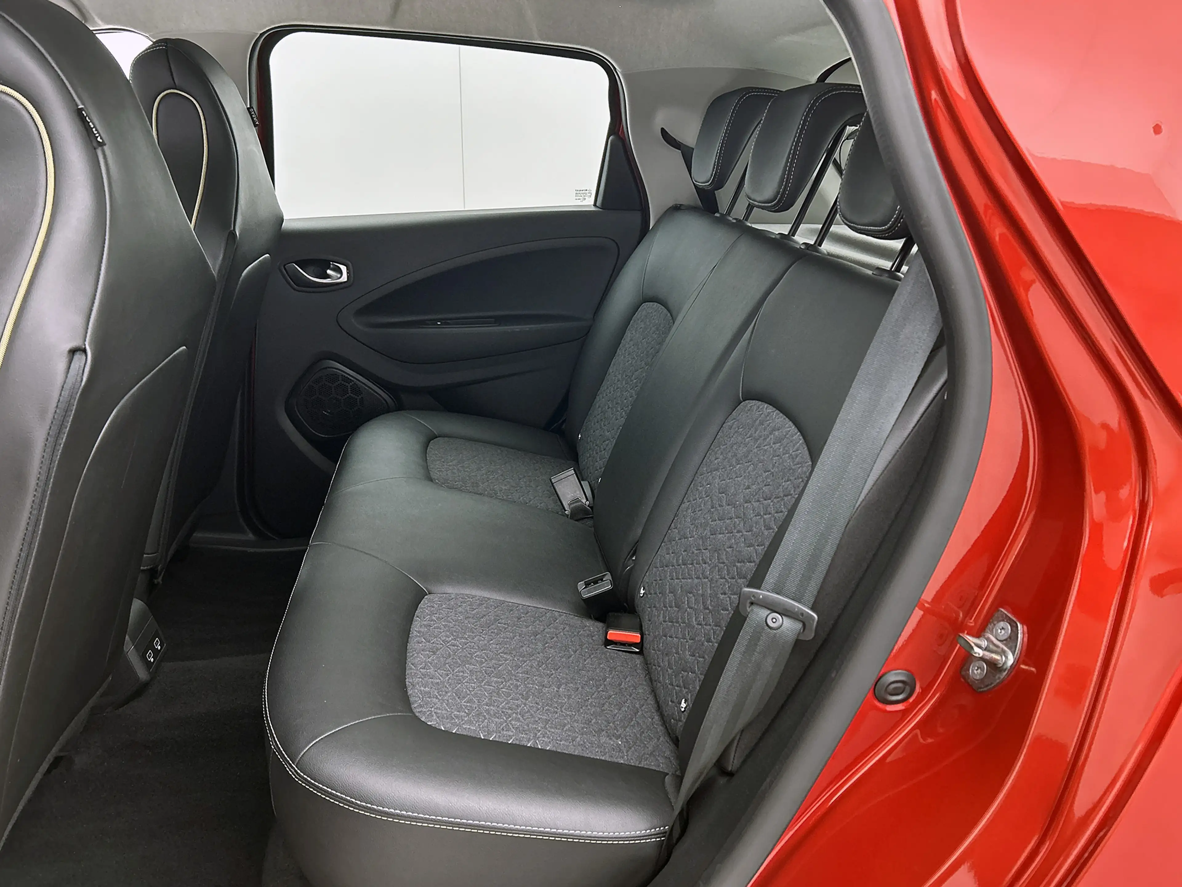 Renault ZOE R135 Iconic 52 kWh Camera, CarPlay, Bose — photo 28