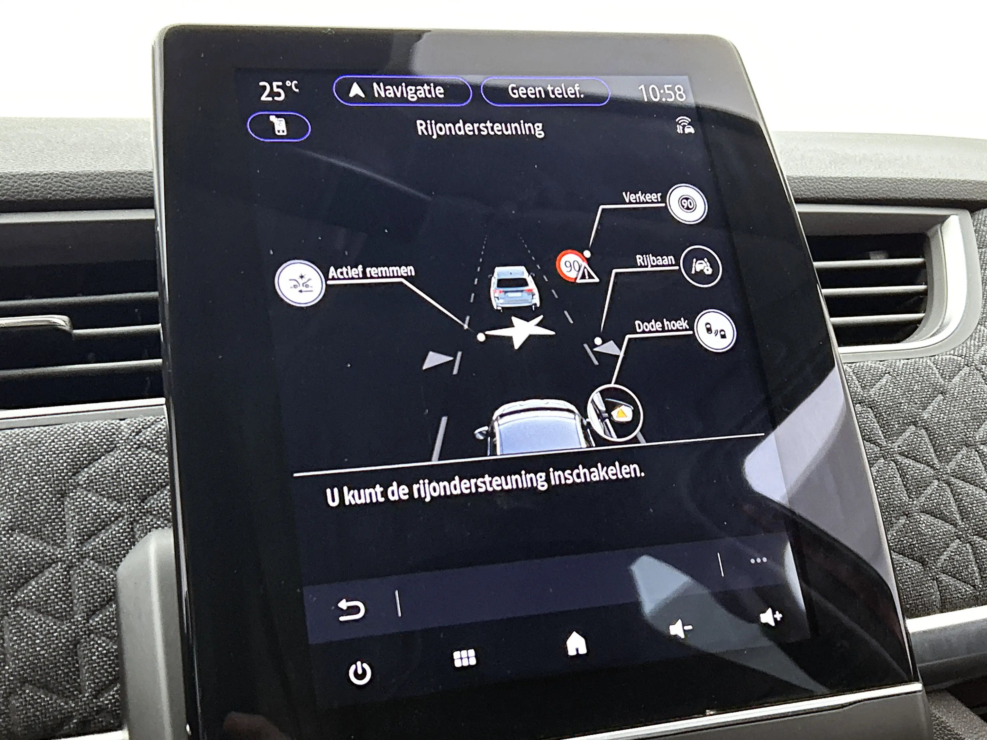 Renault ZOE R135 Iconic 52 kWh Camera, CarPlay, Bose — photo 16