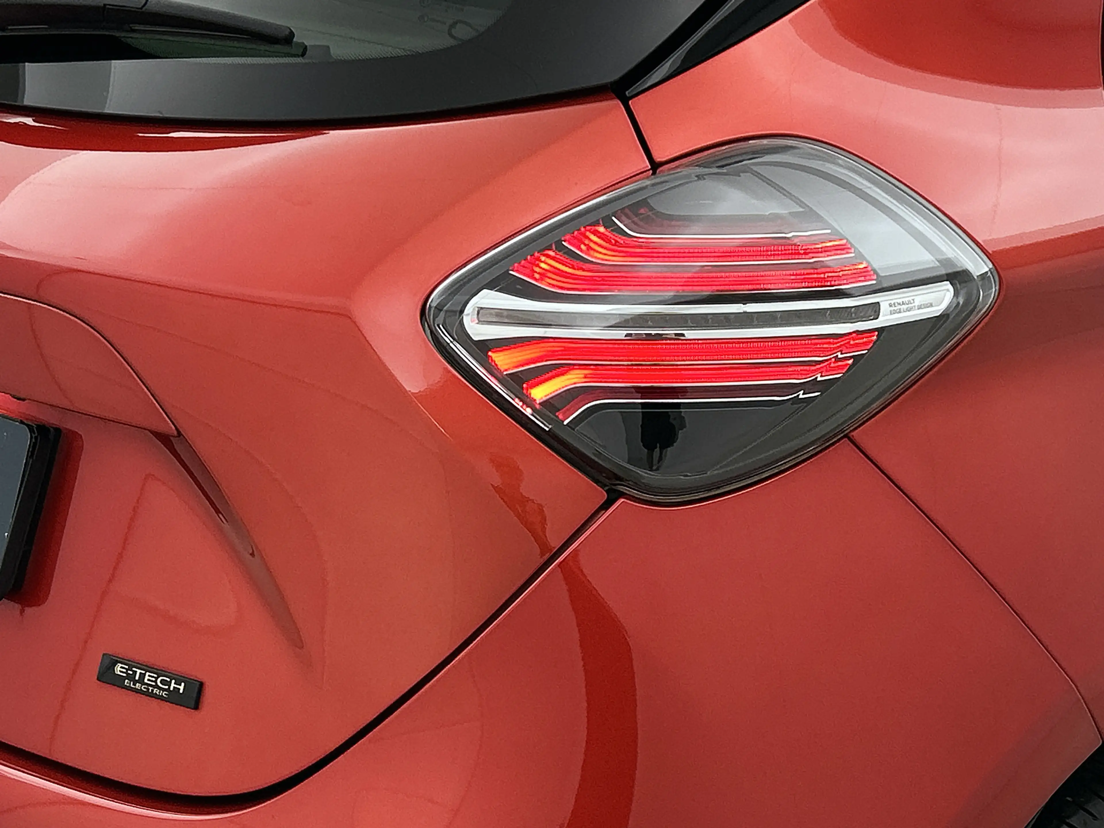 Renault ZOE R135 Iconic 52 kWh Camera, CarPlay, Bose — photo 33
