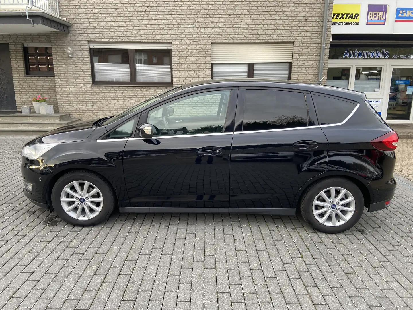 Ford C-Max Titanium Schwarz - 2