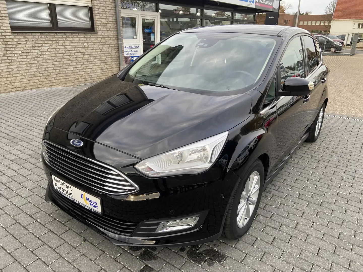 Ford C-Max Titanium Schwarz - 1
