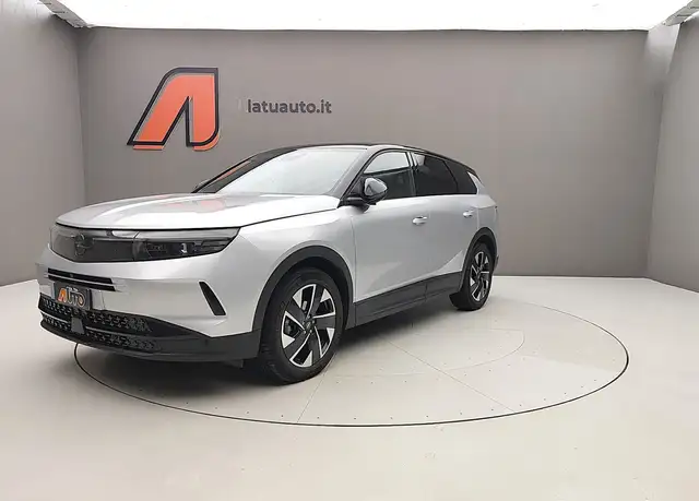Opel Grandland view 2