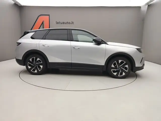 Opel Grandland view 9