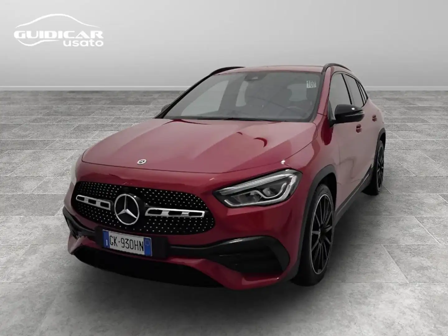 Mercedes-Benz GLA 200 d Premium auto Rouge - 1