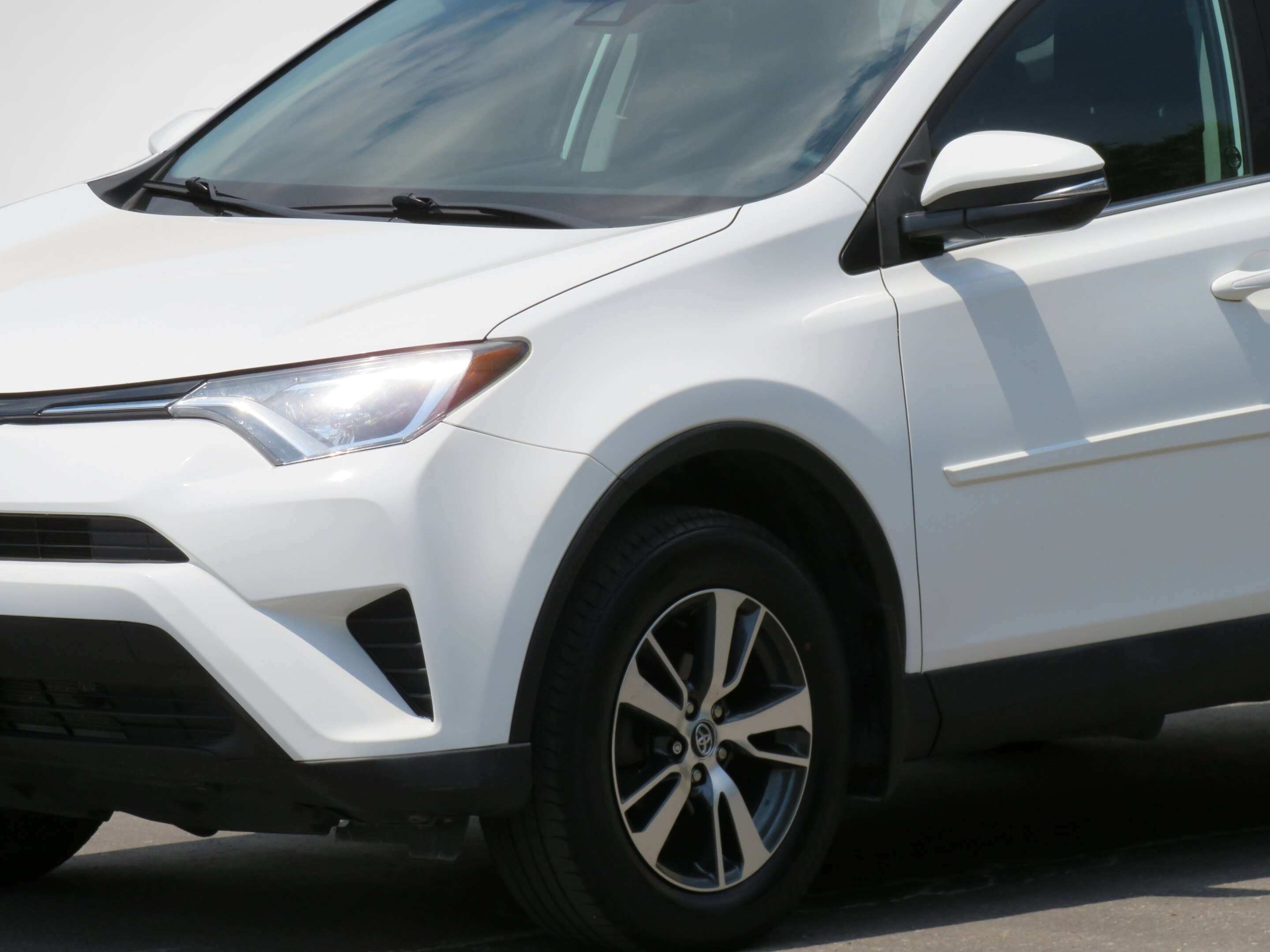 2018 Toyota RAV4 AWD LE w/Camera Heated Seats NO ACCIDENTS — снимка 1