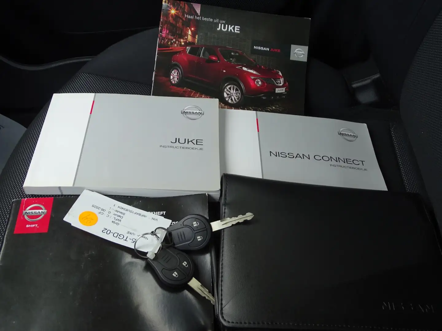 Nissan Juke 1.6 Urban Premium - AUTOMAAT - PARKEERCAMERA - CLI Grijs - 2