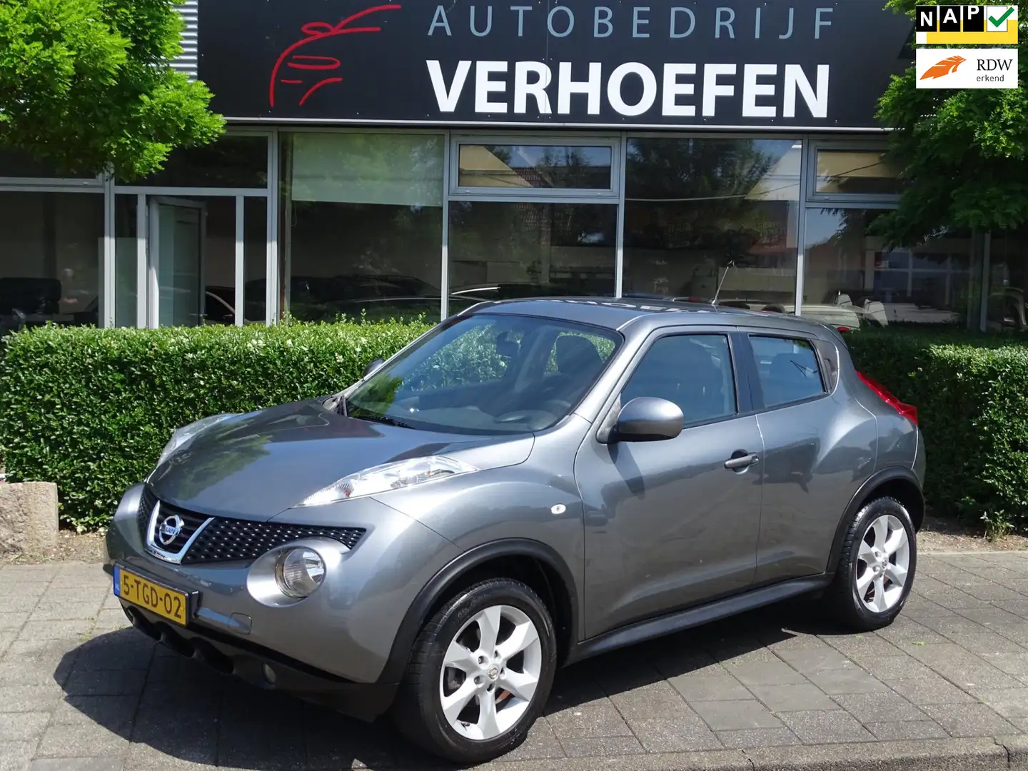 Nissan Juke 1.6 Urban Premium - AUTOMAAT - PARKEERCAMERA - CLI Grijs - 1