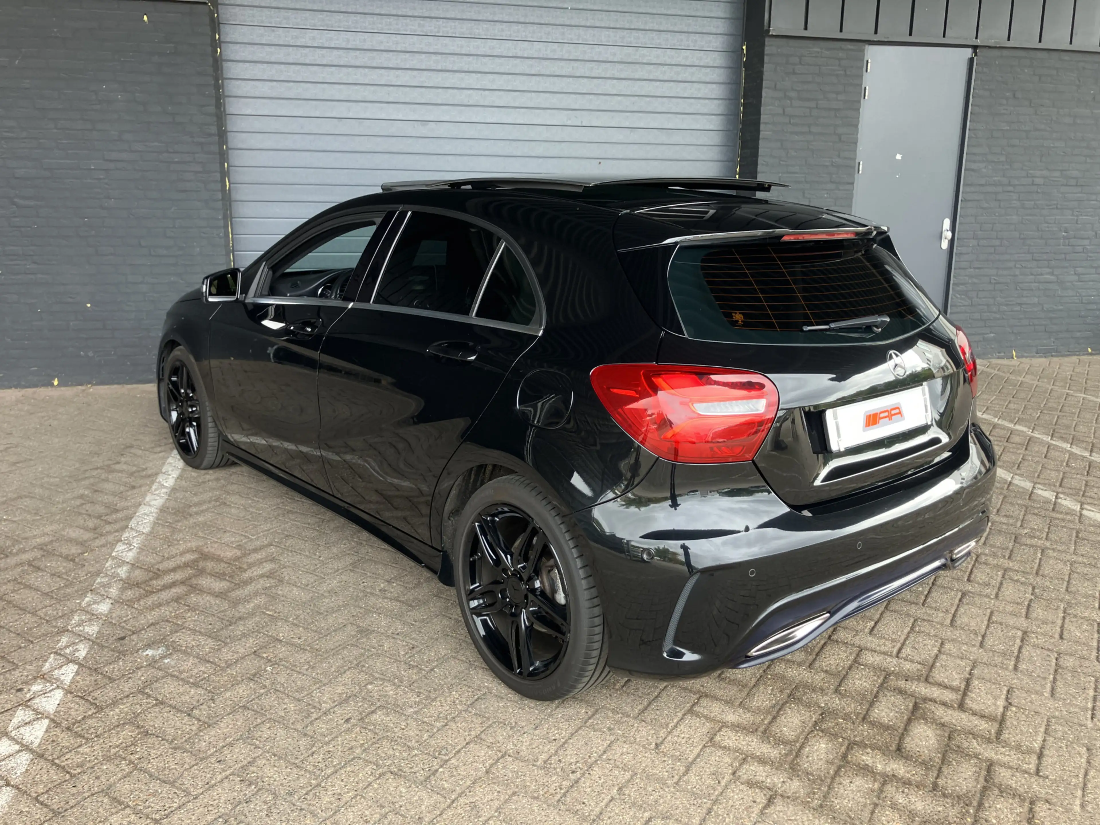 Mercedes-Benz A 180 d ///AMG PANO-XENON-LEDER — photo 5
