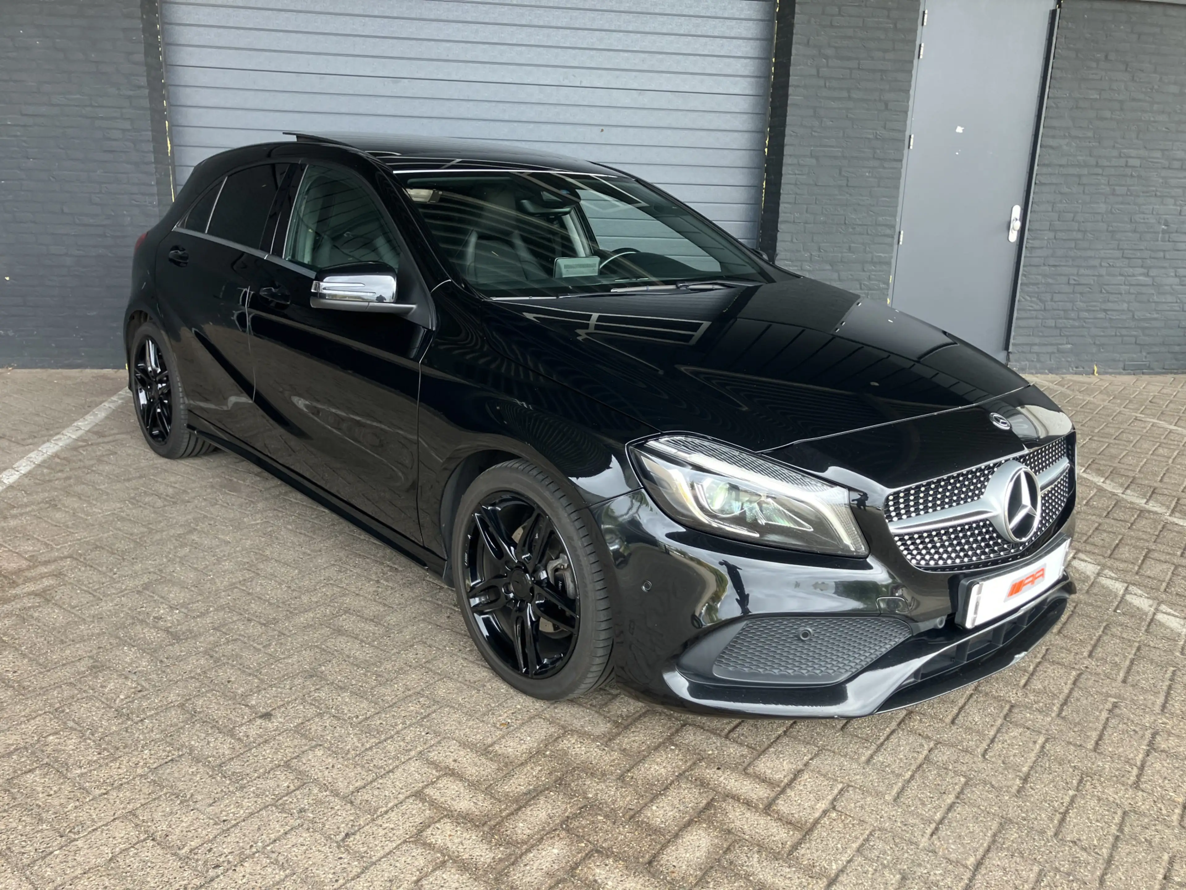 Mercedes-Benz A 180 d ///AMG PANO-XENON-LEDER — photo 2