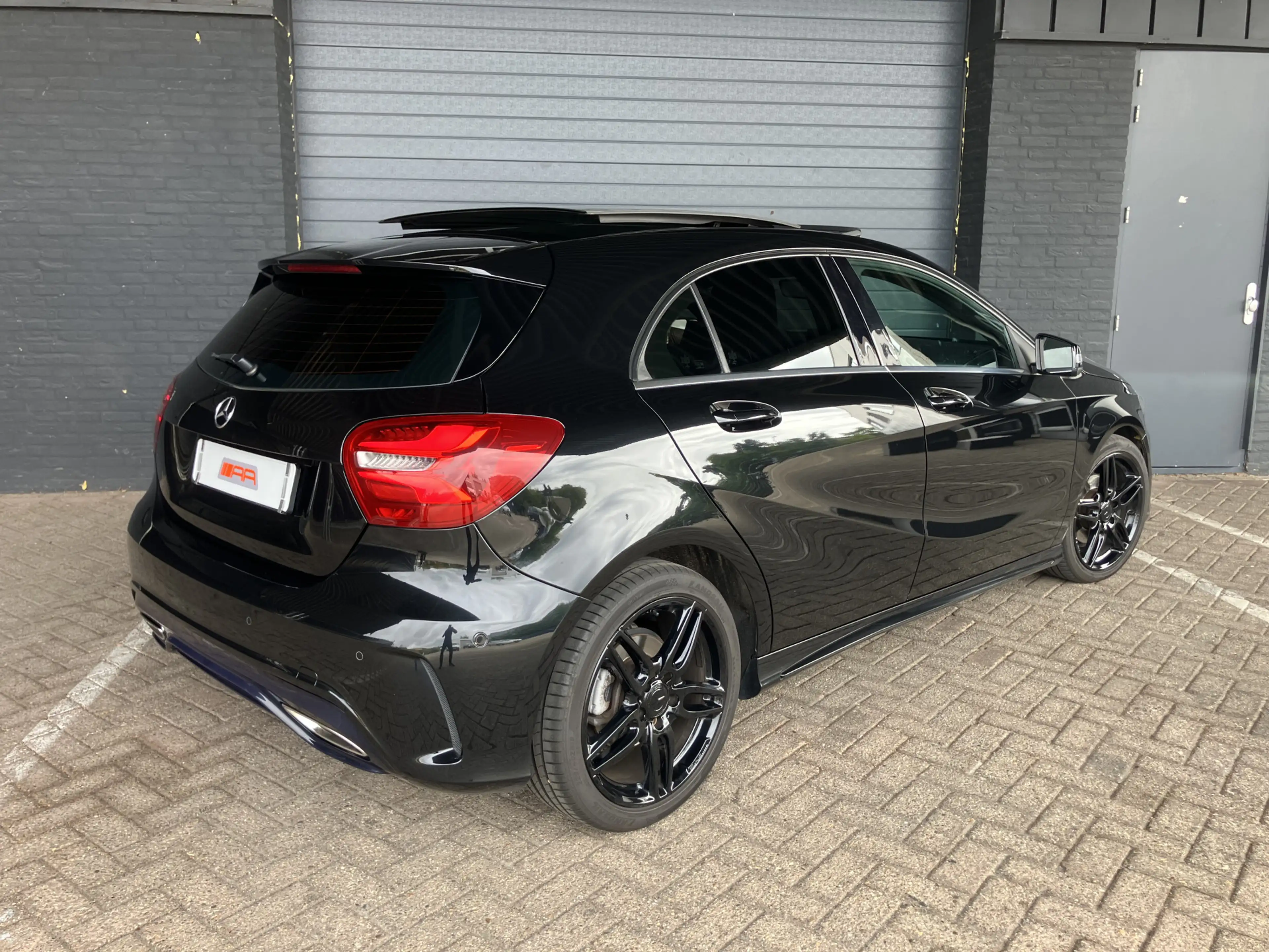 Mercedes-Benz A 180 d ///AMG PANO-XENON-LEDER — photo 3