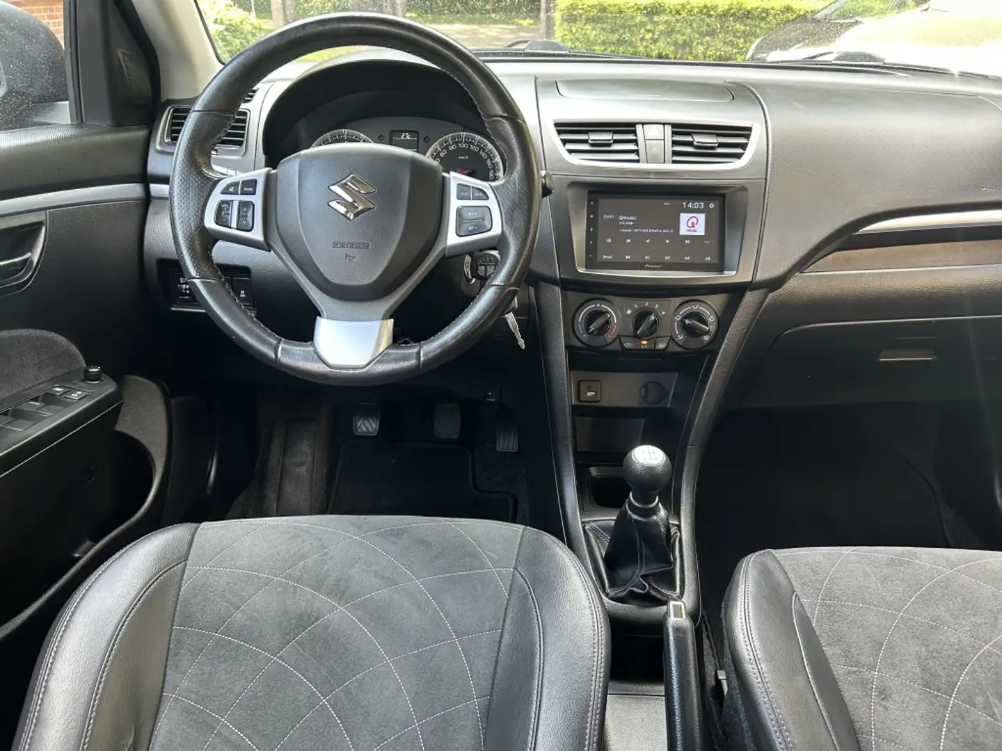 Suzuki Swift 1.2 Style 5-drs. Airco, Cruise, LMV, Trekh. Dealer Grijs - 2