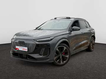 S-line 100 kWh 55 Quattro Edition One Grey /// Luchtvering /// Pano dak /// Trekhaak