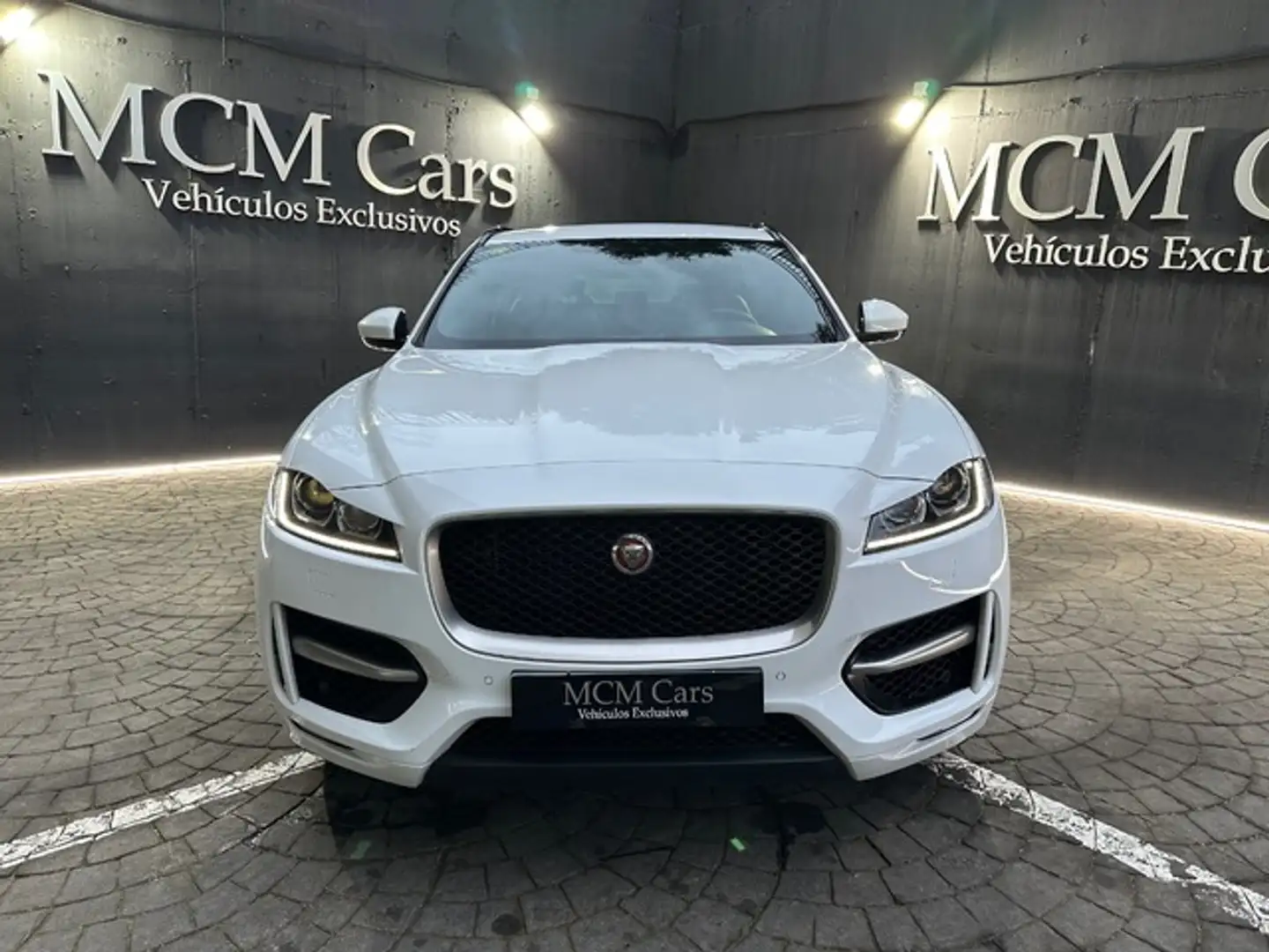 Jaguar F-Pace 2.0i4D R-Sport Aut. AWD 180 Blanc - 2