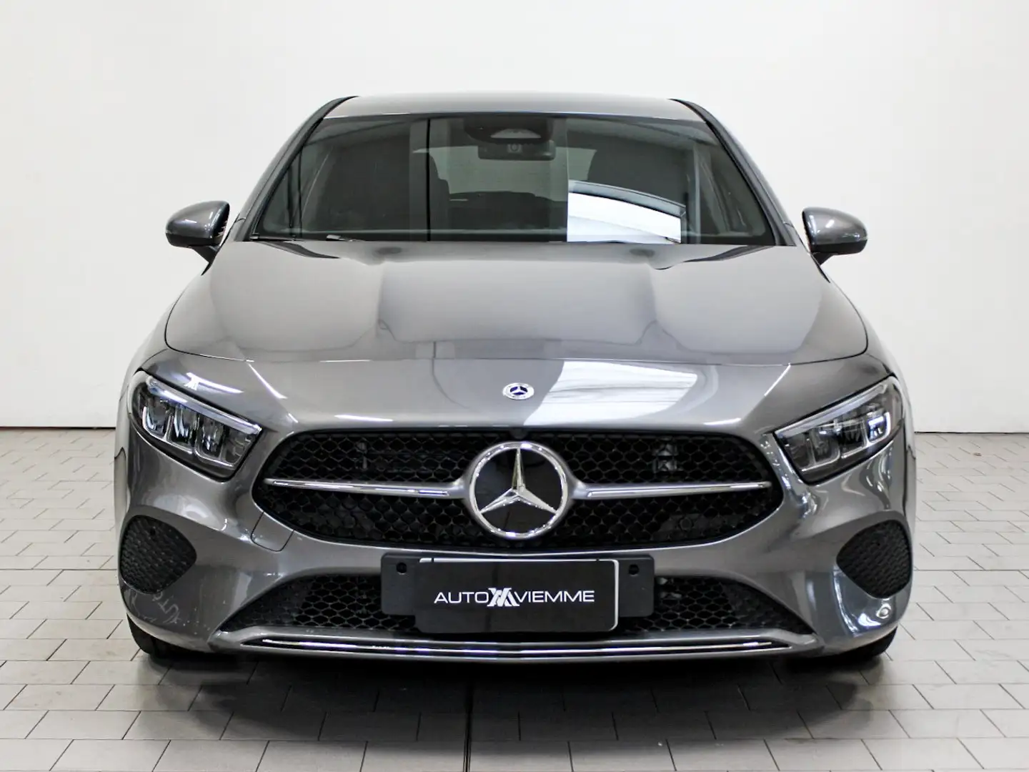 Mercedes-Benz A 180 d Business Extra automatica Grau - 2