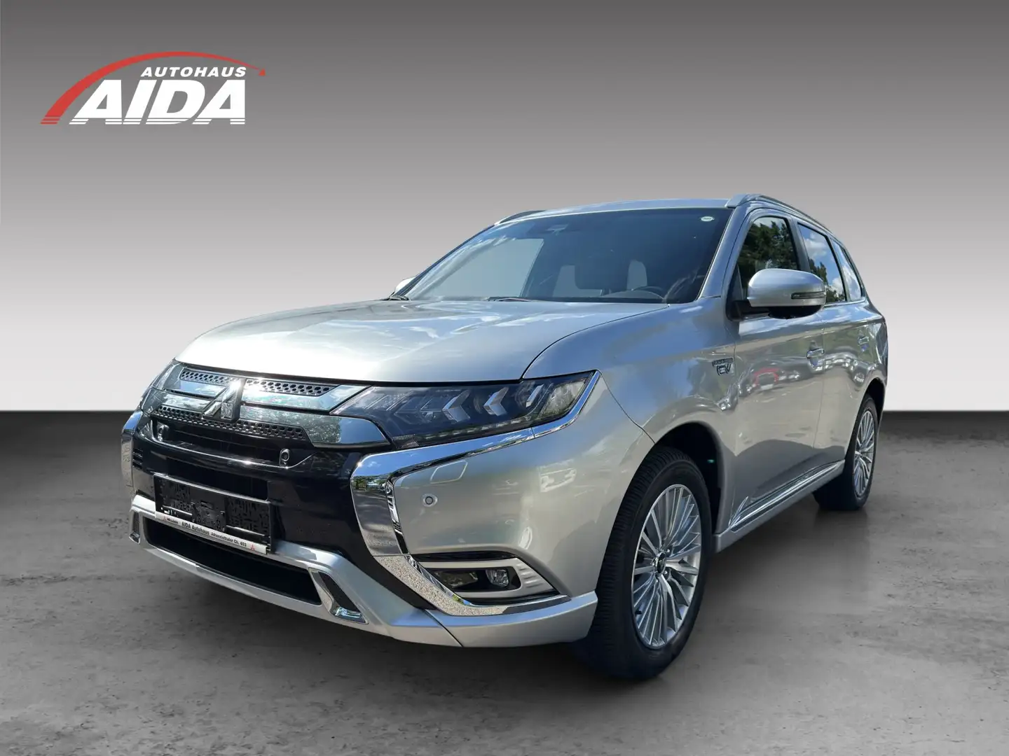 Mitsubishi Outlander 2.4 PHEV  TOP 4WD Silber - 1
