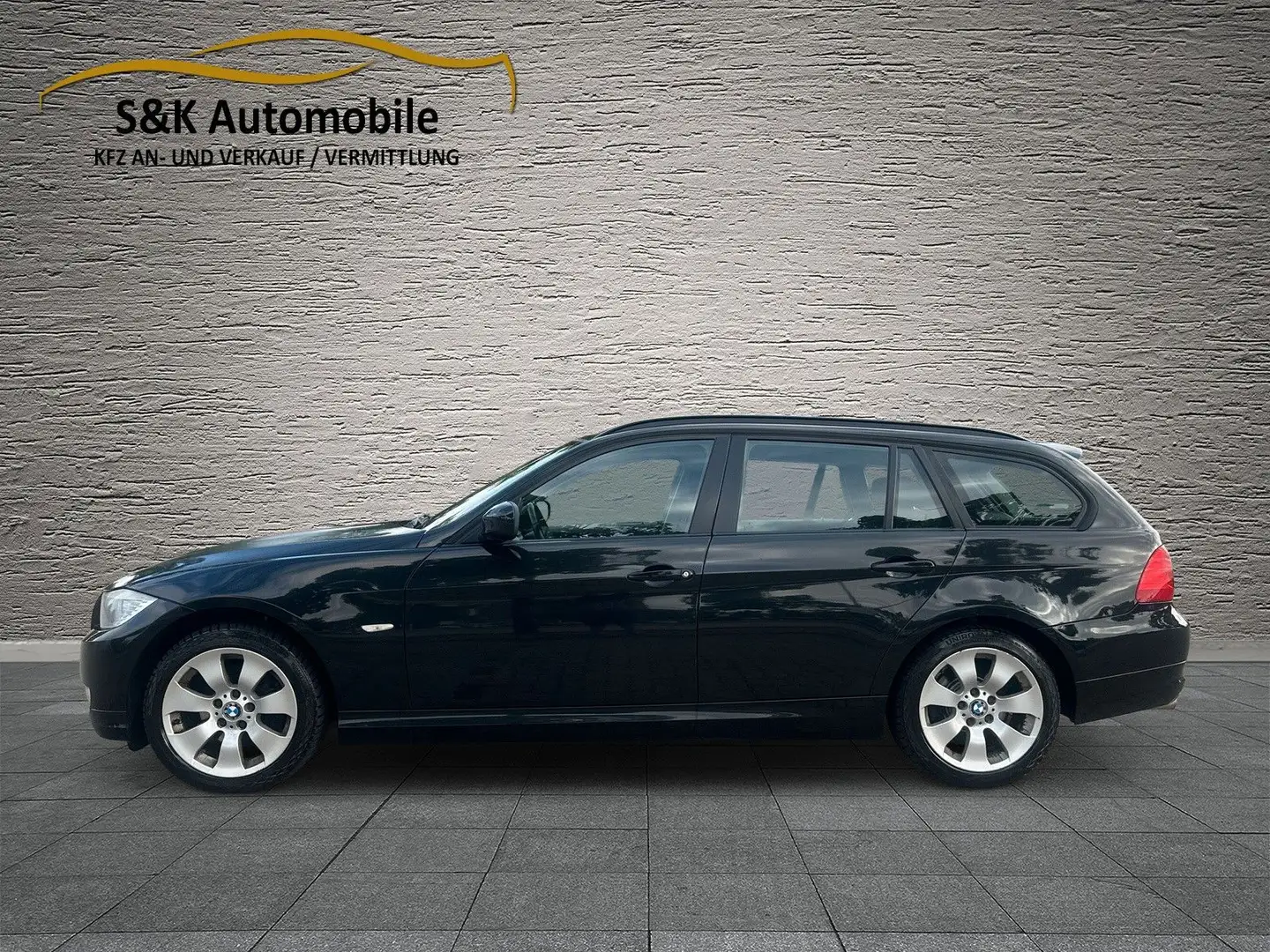 BMW 320 Baureihe E91 Touring 320d/NAVI/FACELIFT/AHK Zwart - 2
