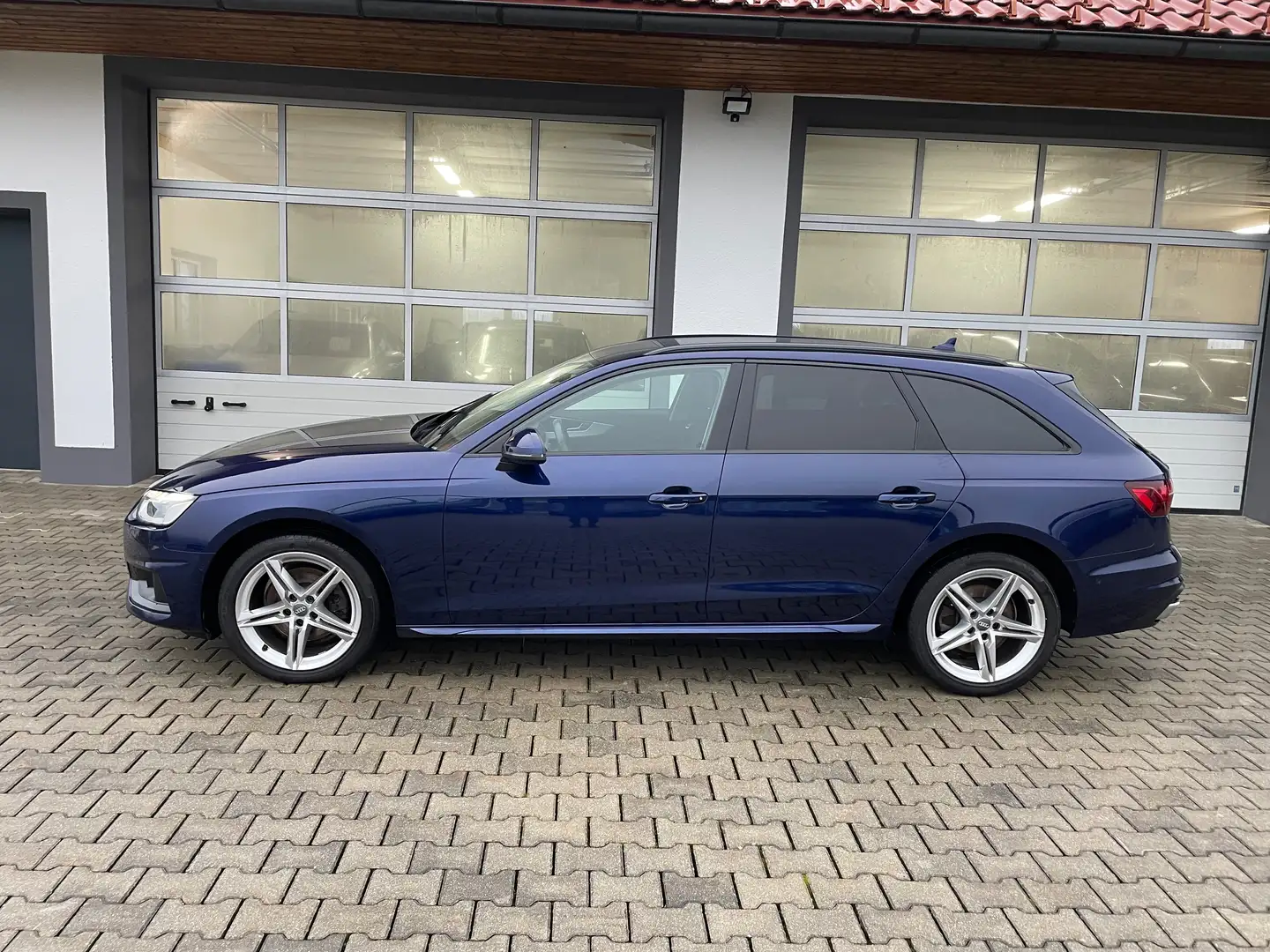 Audi A4 Avant 35 TDI advanced S-tronic *AHV*RFK*ACC*MATRIX Blau - 2