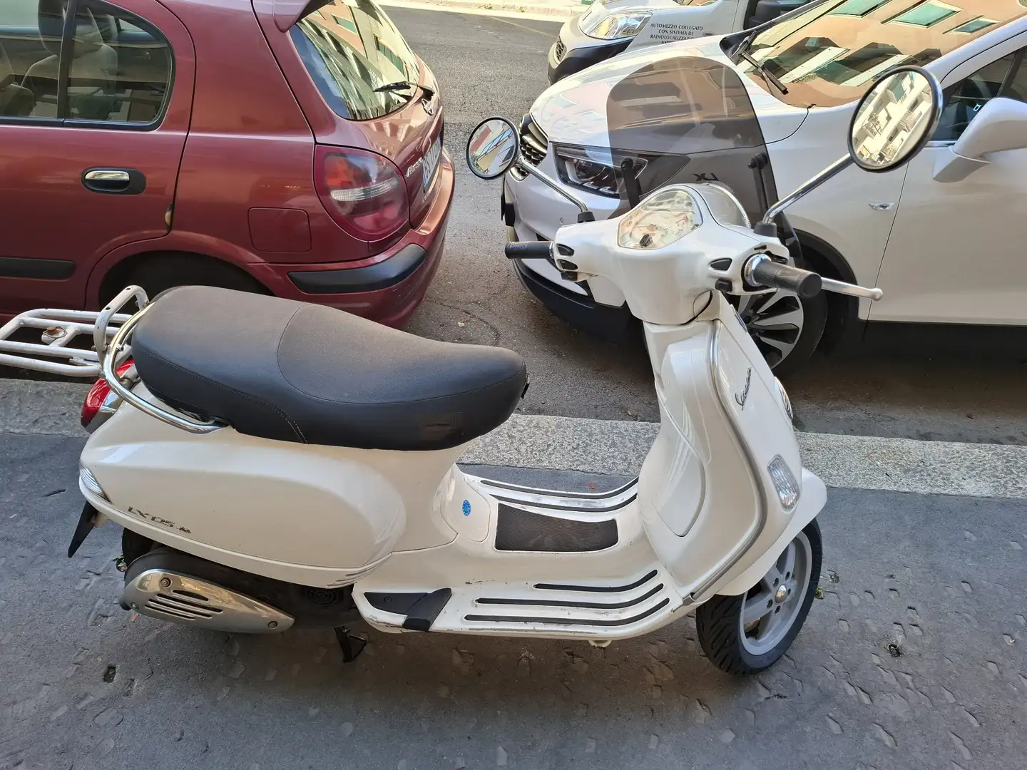 Vespa LX 125 Bianco - 1